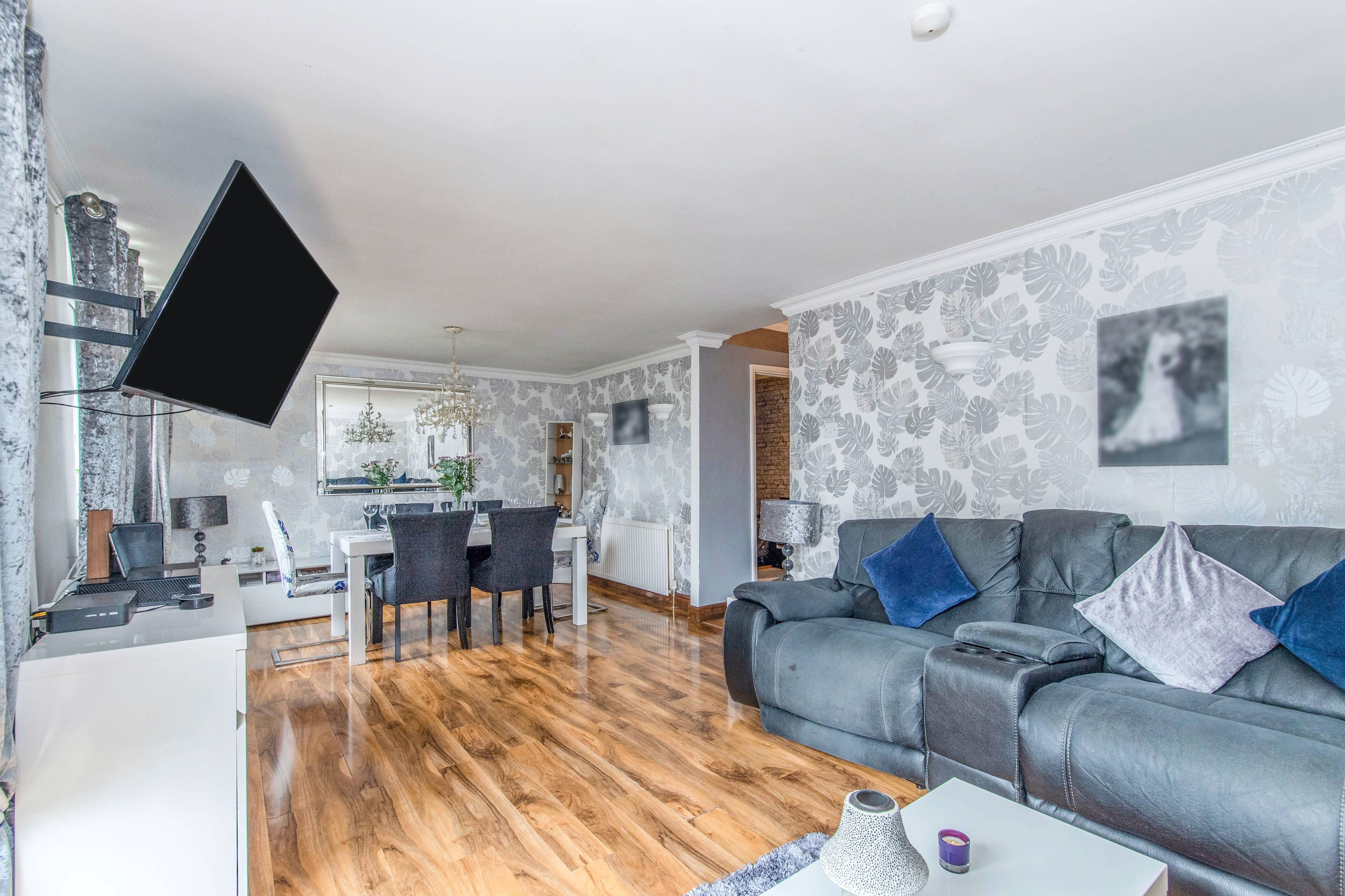 Lounge/Dining Room