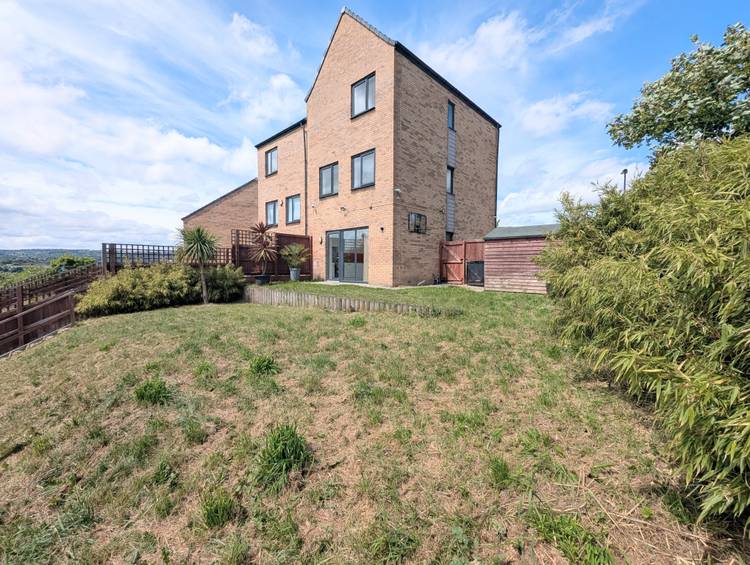 4 bedroom semi-detached house