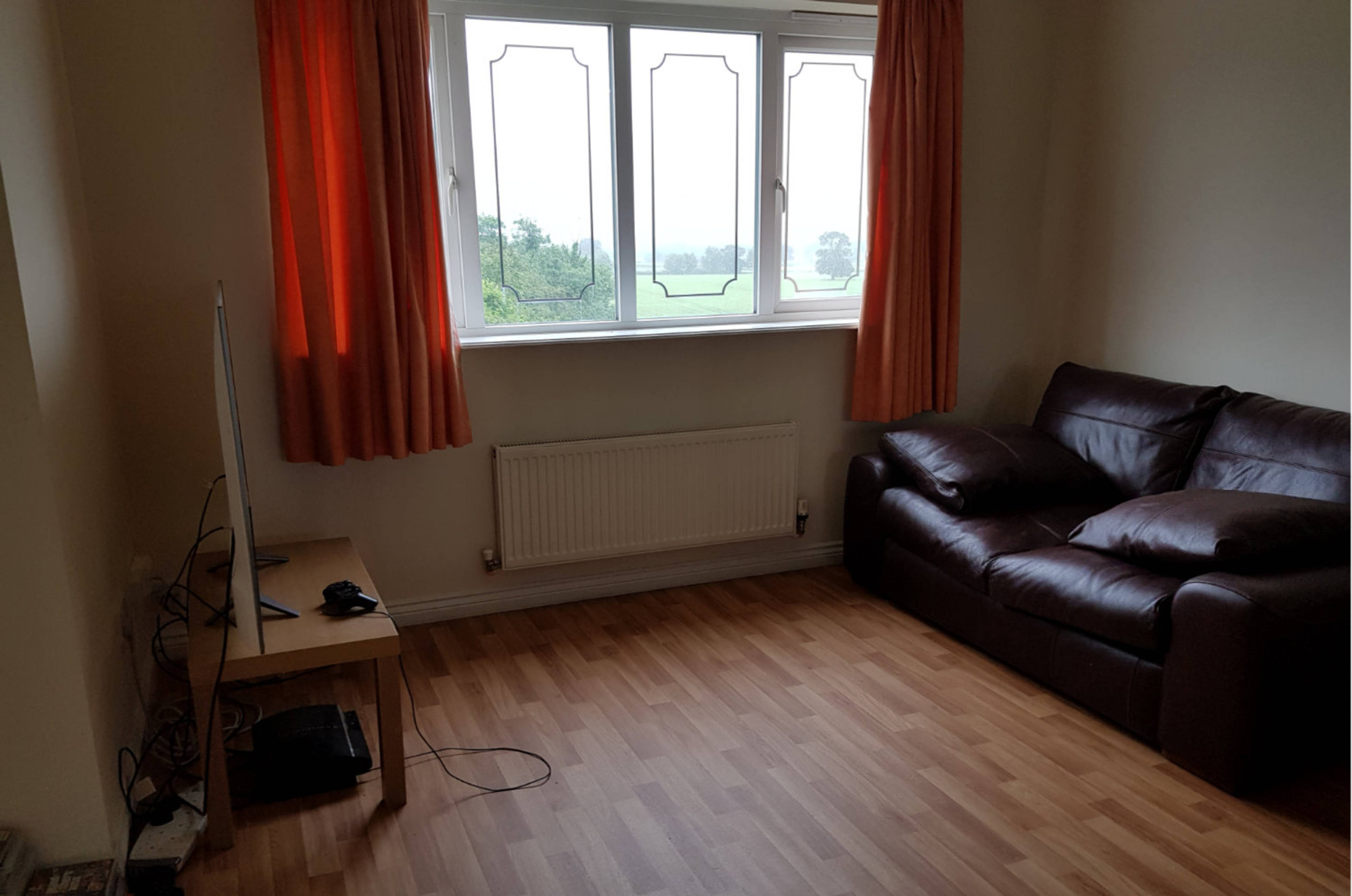 Bedroom 5/Games Room