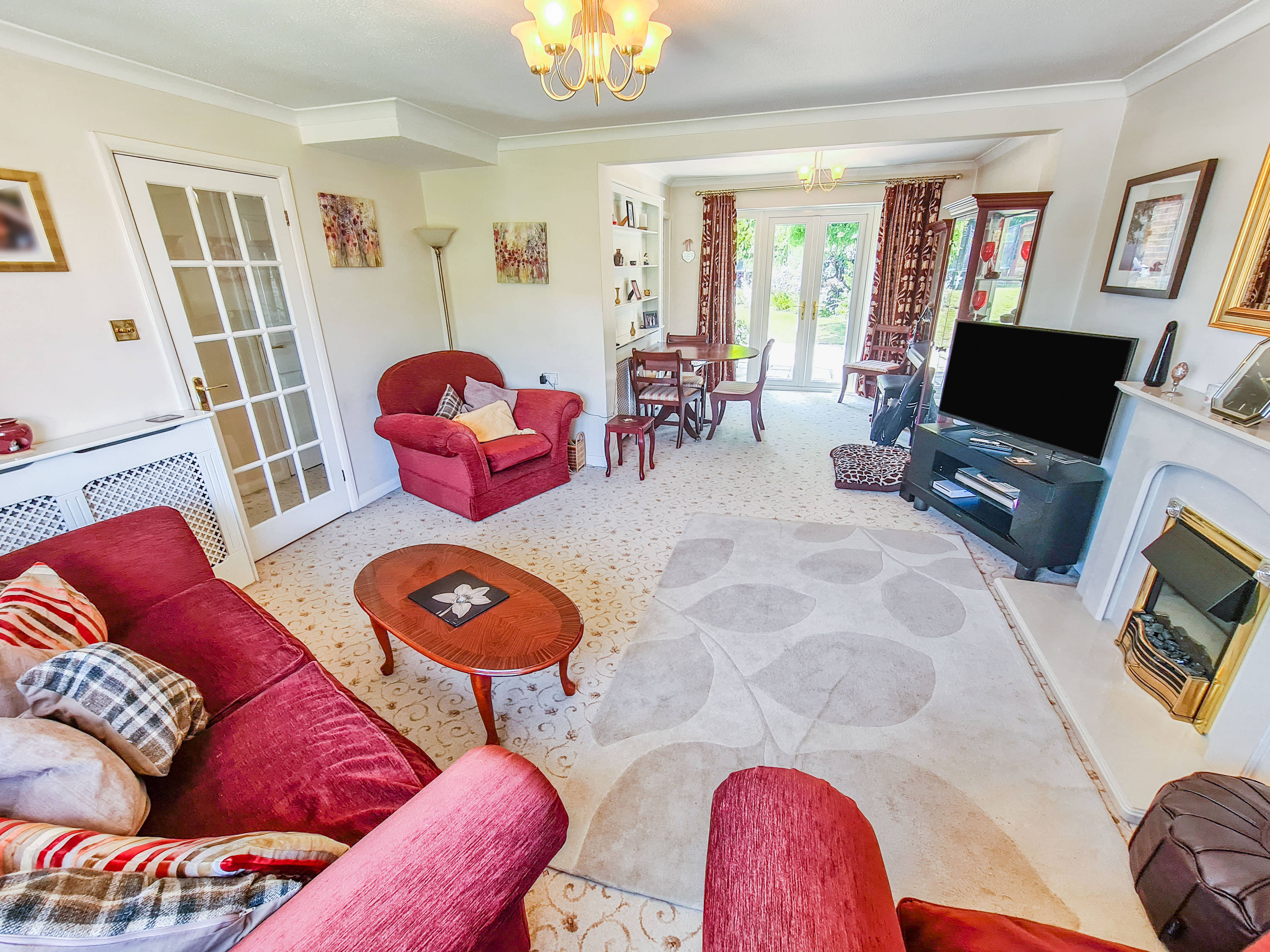 Lounge/Dining Room