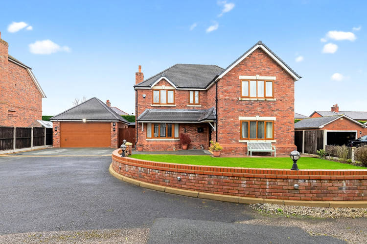 4 bedroom detached house