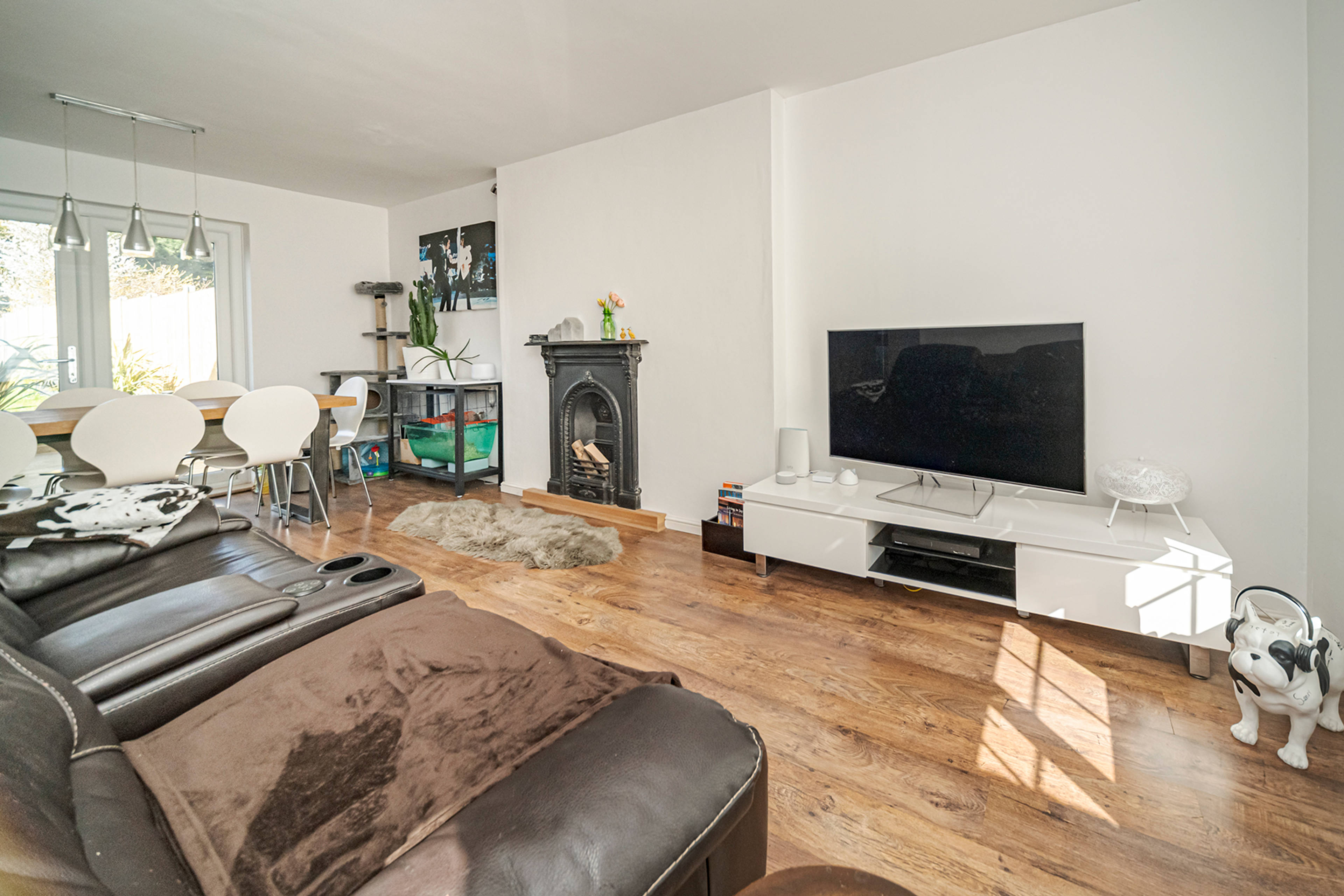 Lounge/Dining Room