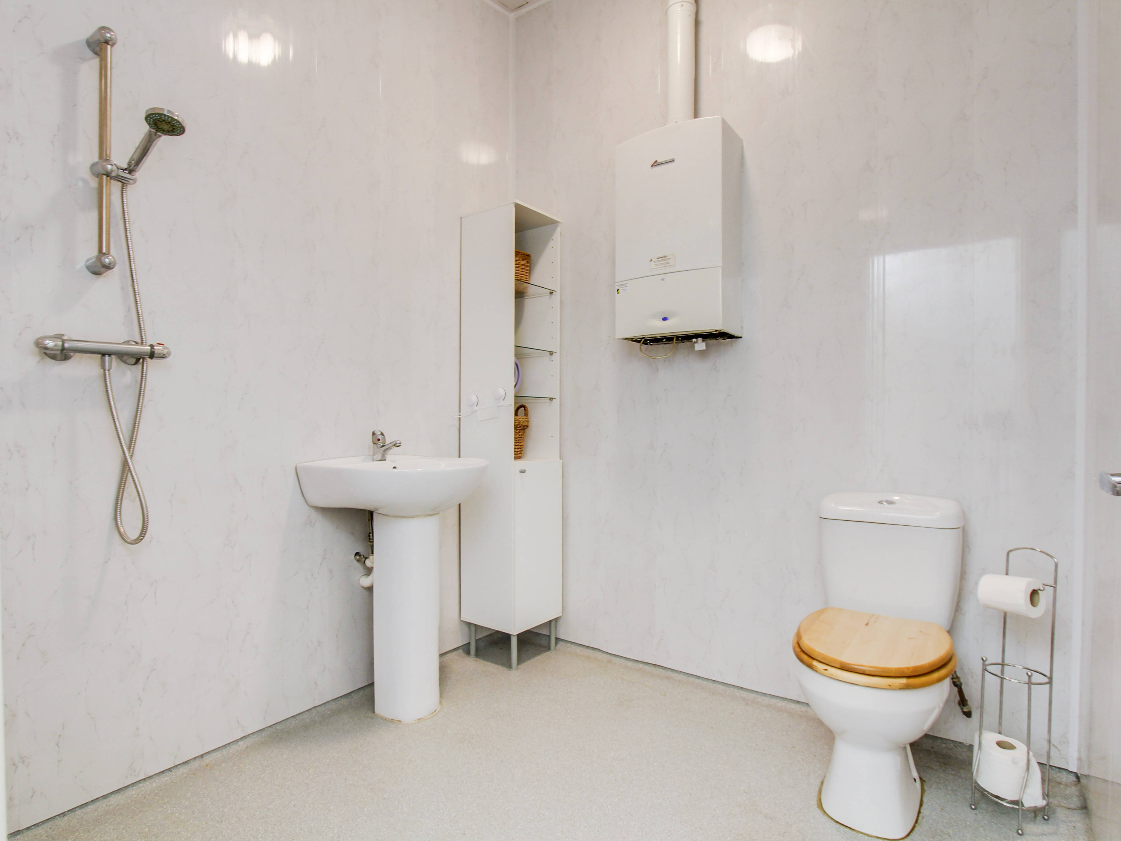 Annexe Shower Room