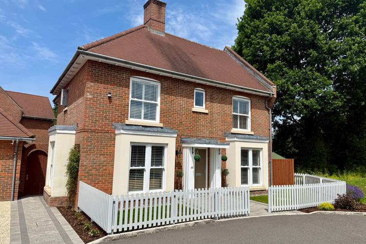 4 bedroom detached house