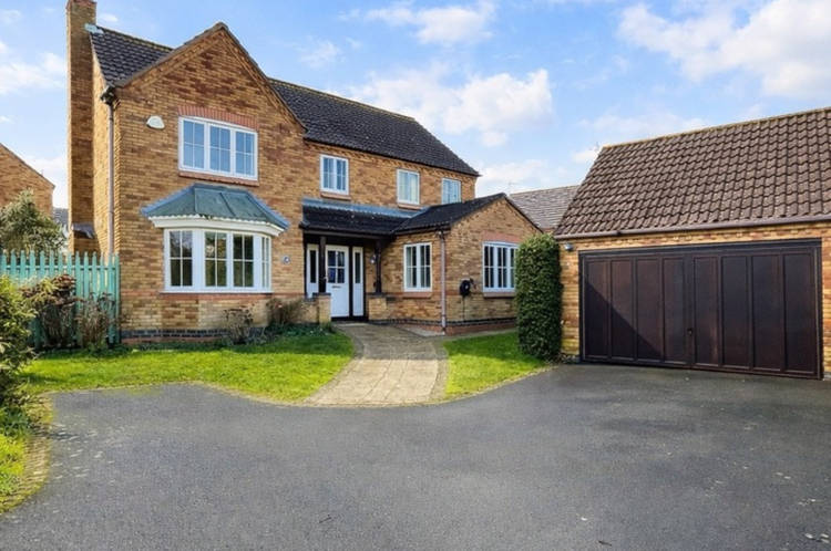 4 bedroom detached house