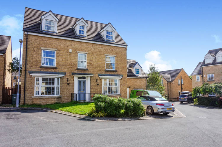 6 bedroom detached house