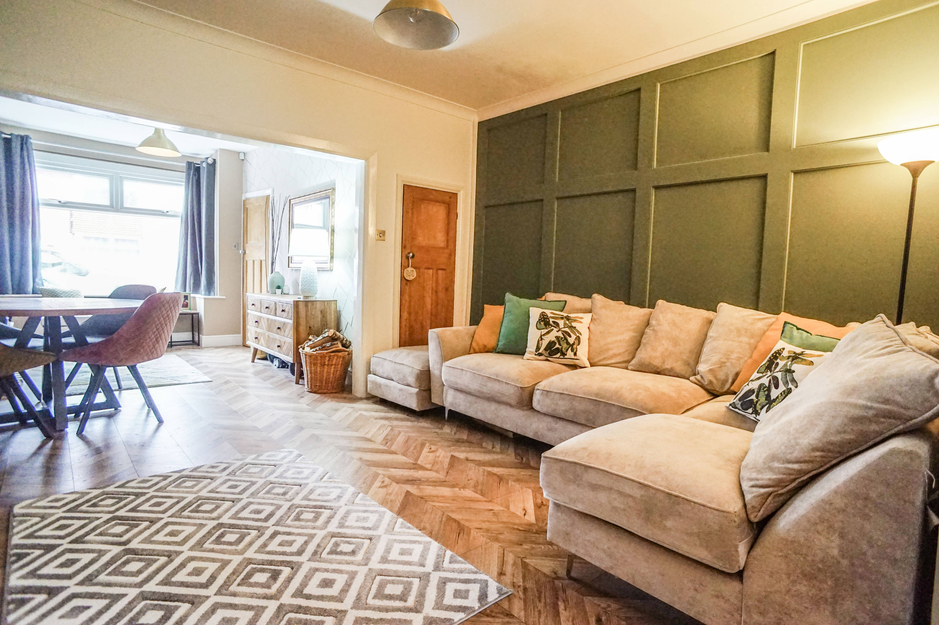 Lounge/Dining Room