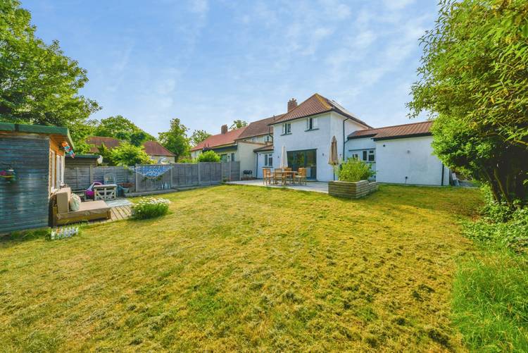 3 bedroom end of terrace house
