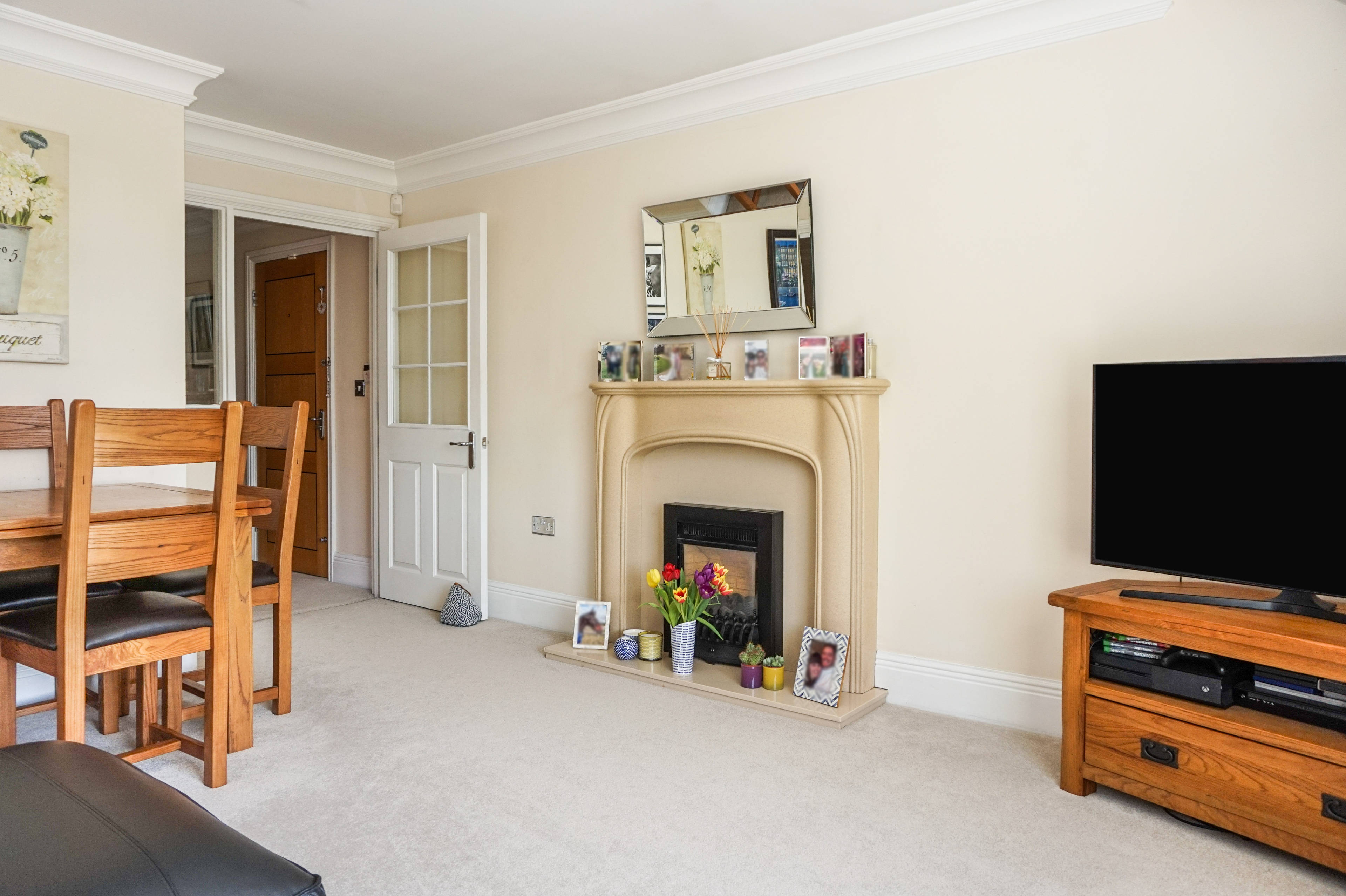 Lounge/Dining Room