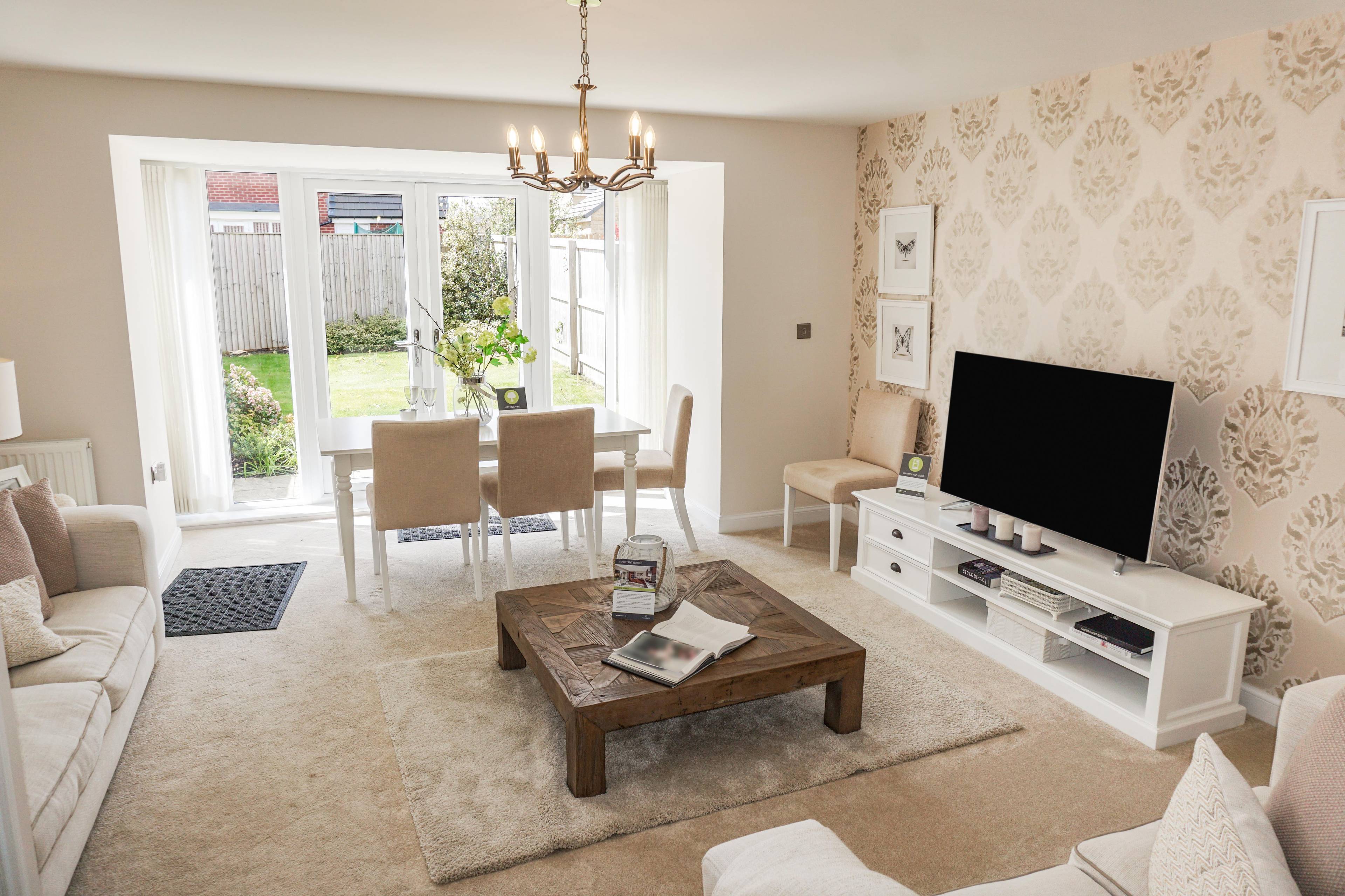 Lounge/Dining Room