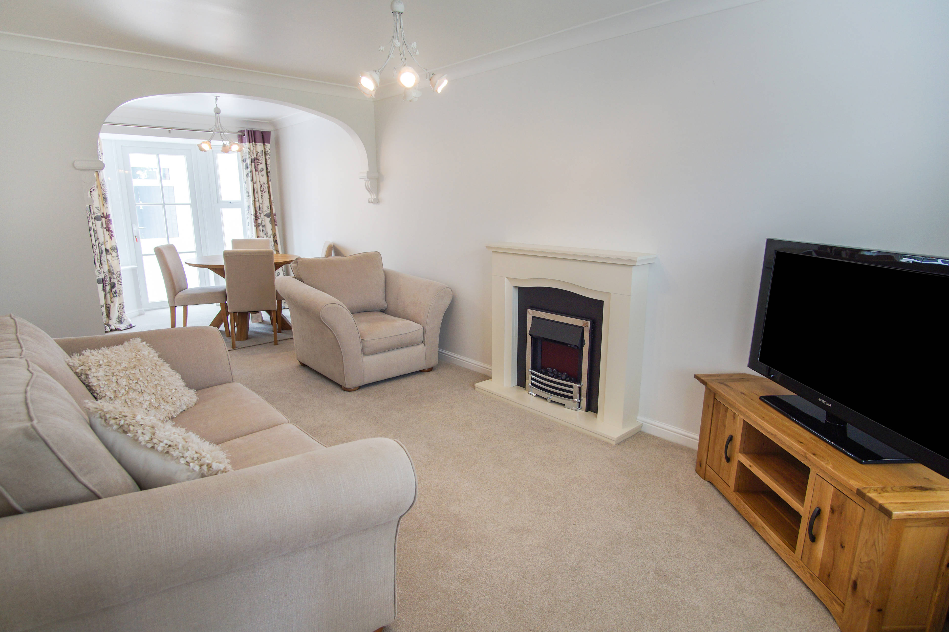 Lounge/Dining Room