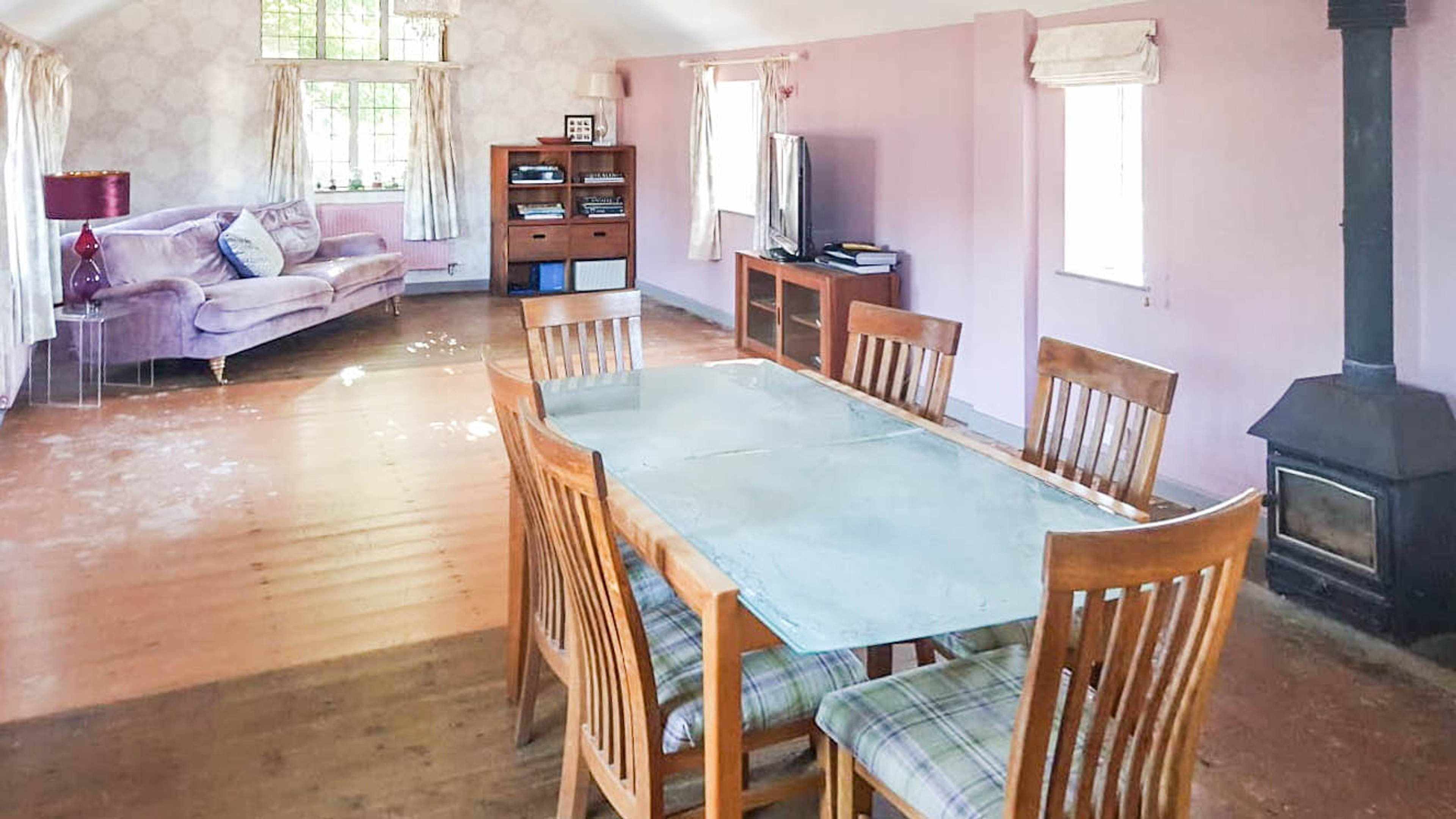 Lounge/Dining Room