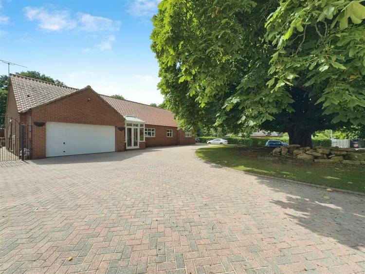 4 bedroom detached bungalow