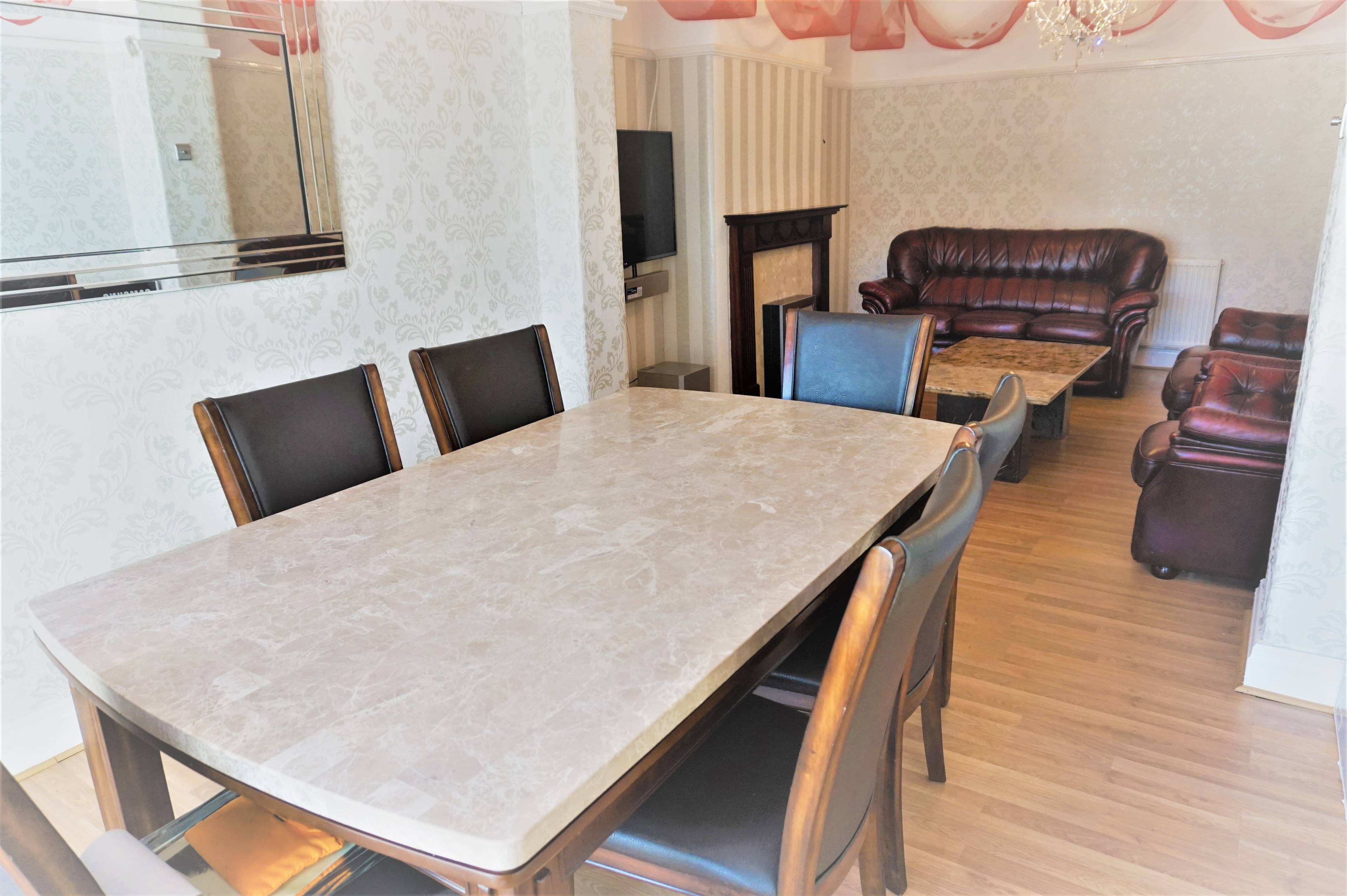 Lounge/Dining Room