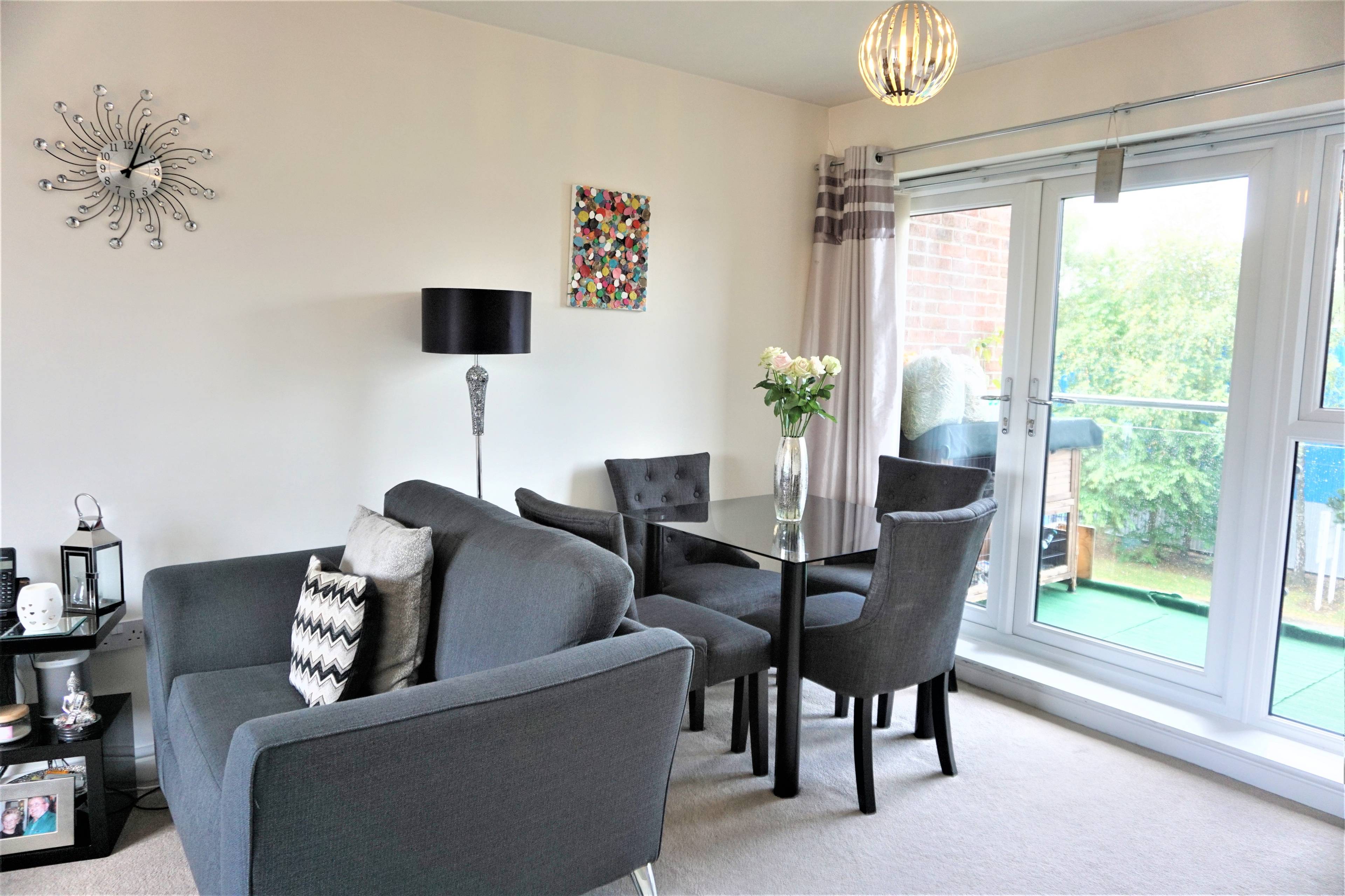 Lounge/Dining Room