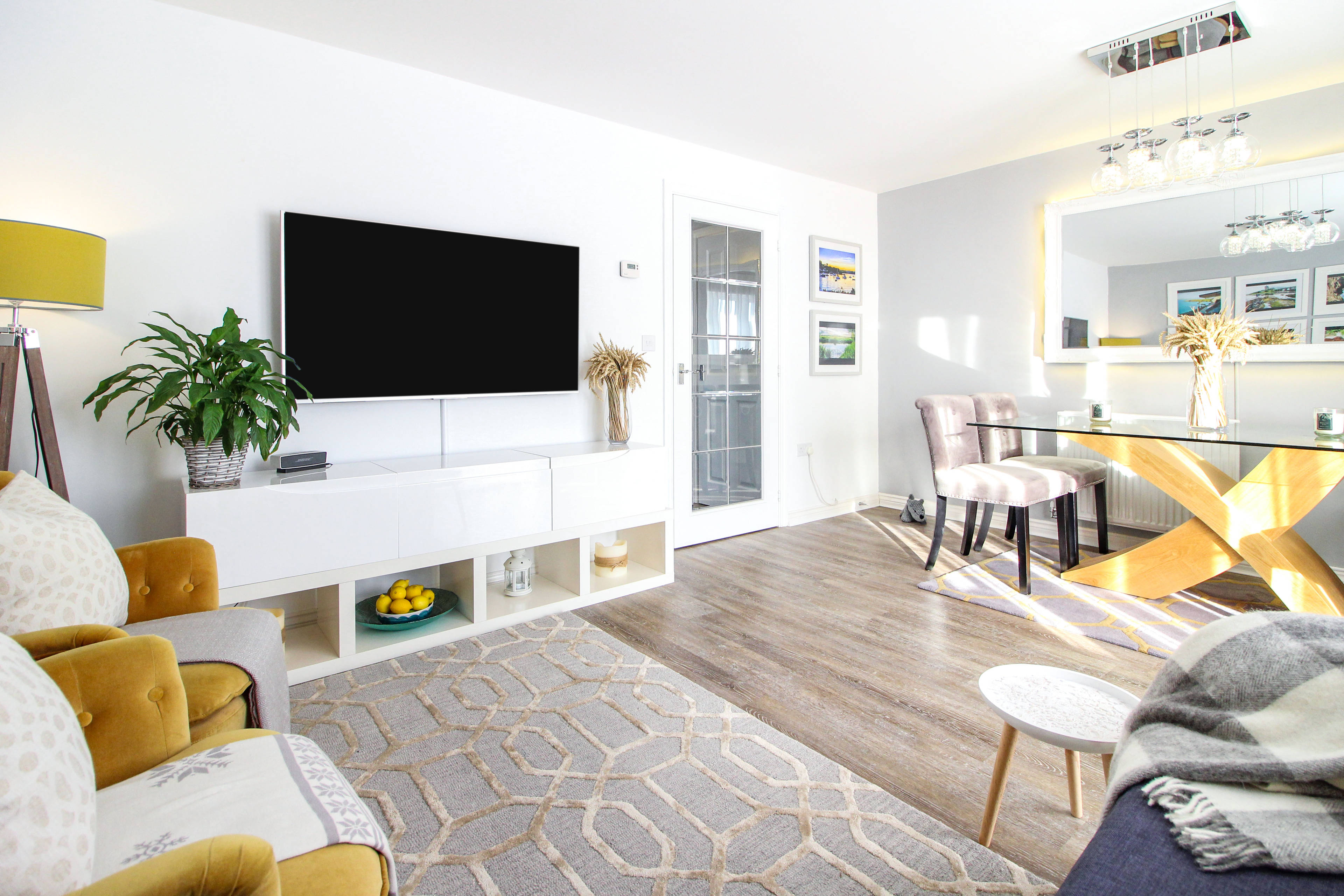 Lounge/Dining Room