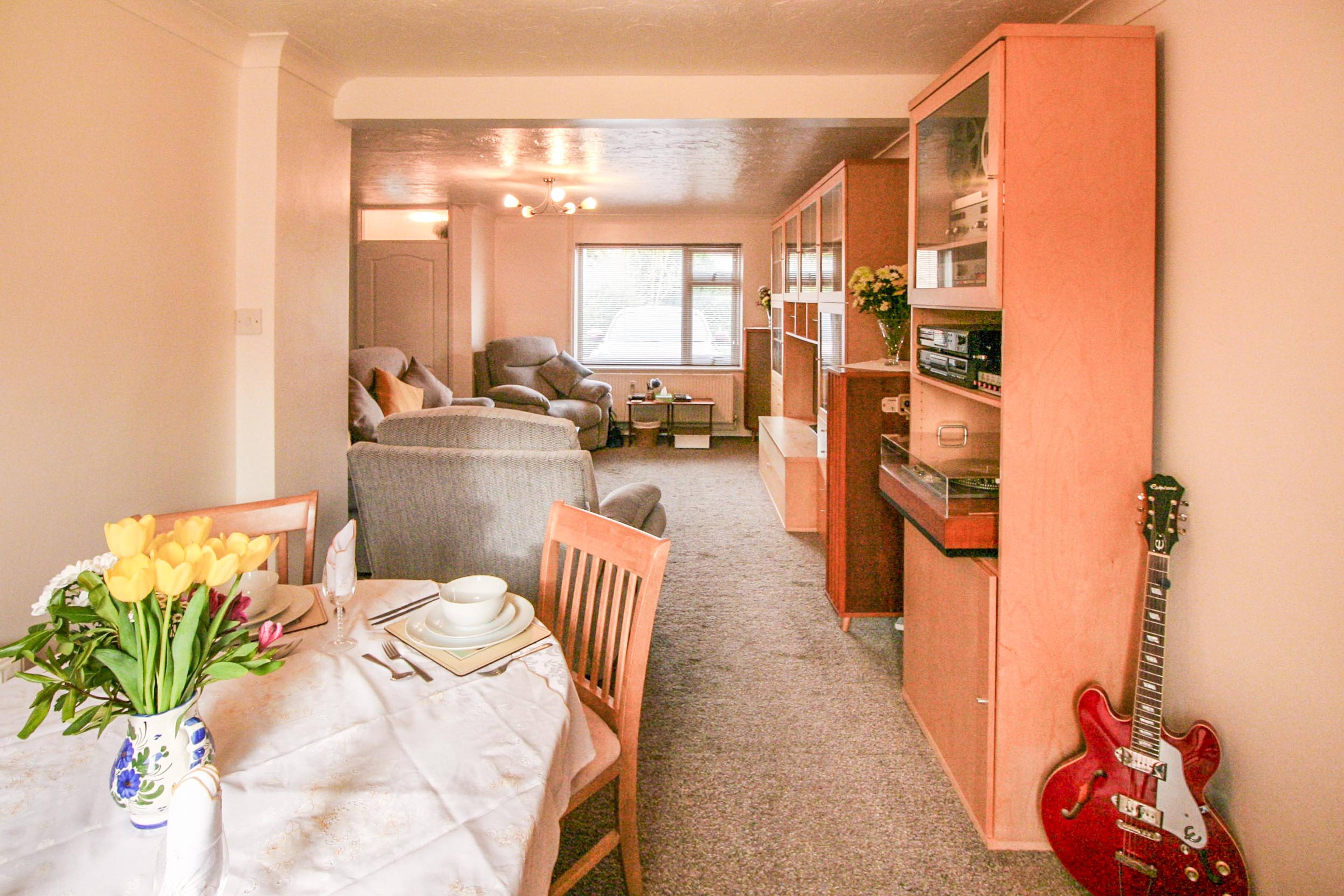 Lounge/Dining Room