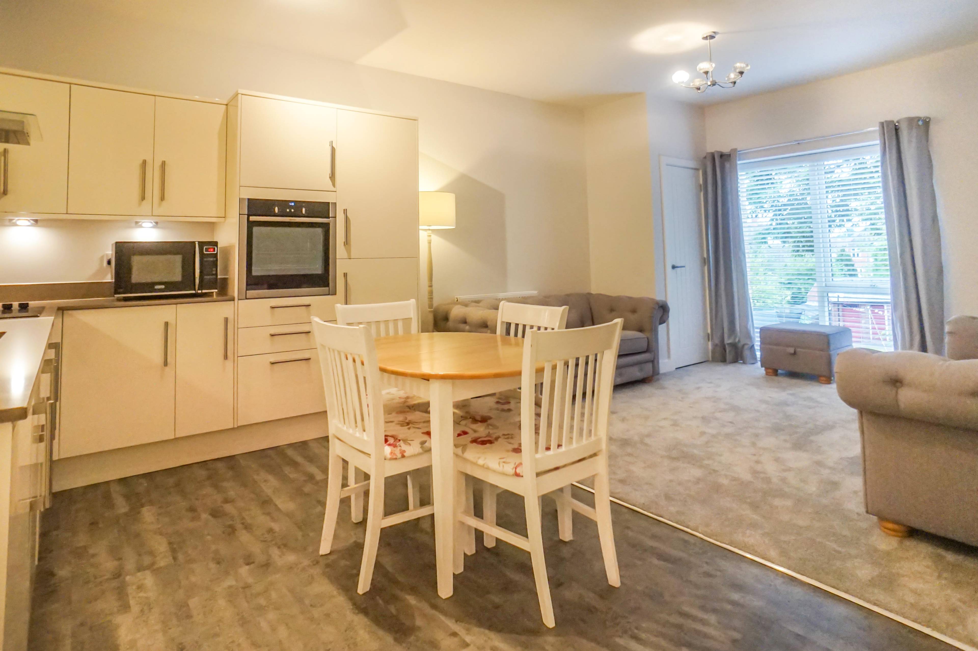 Lounge / Kitchen