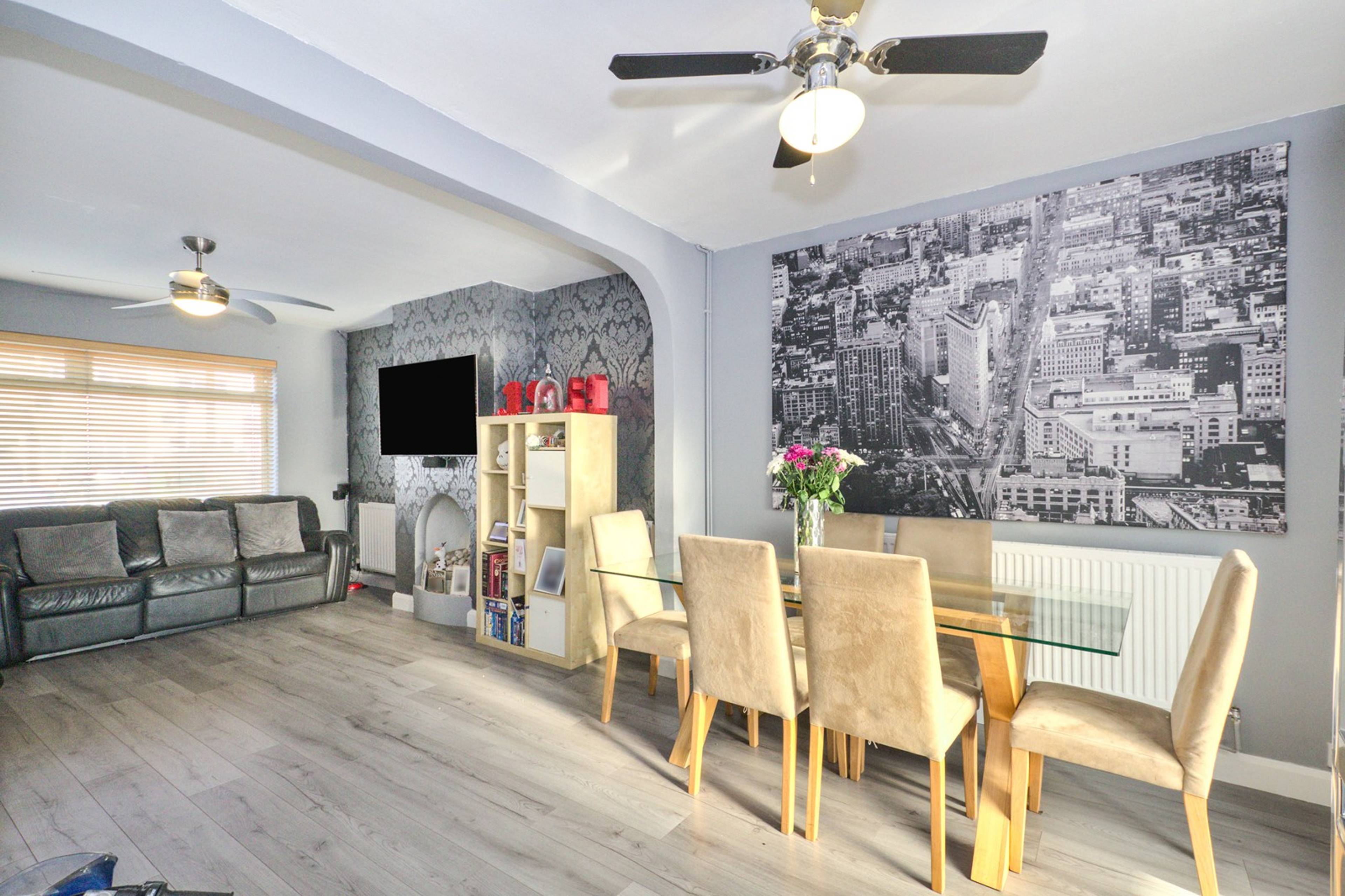 Lounge/Dining Room