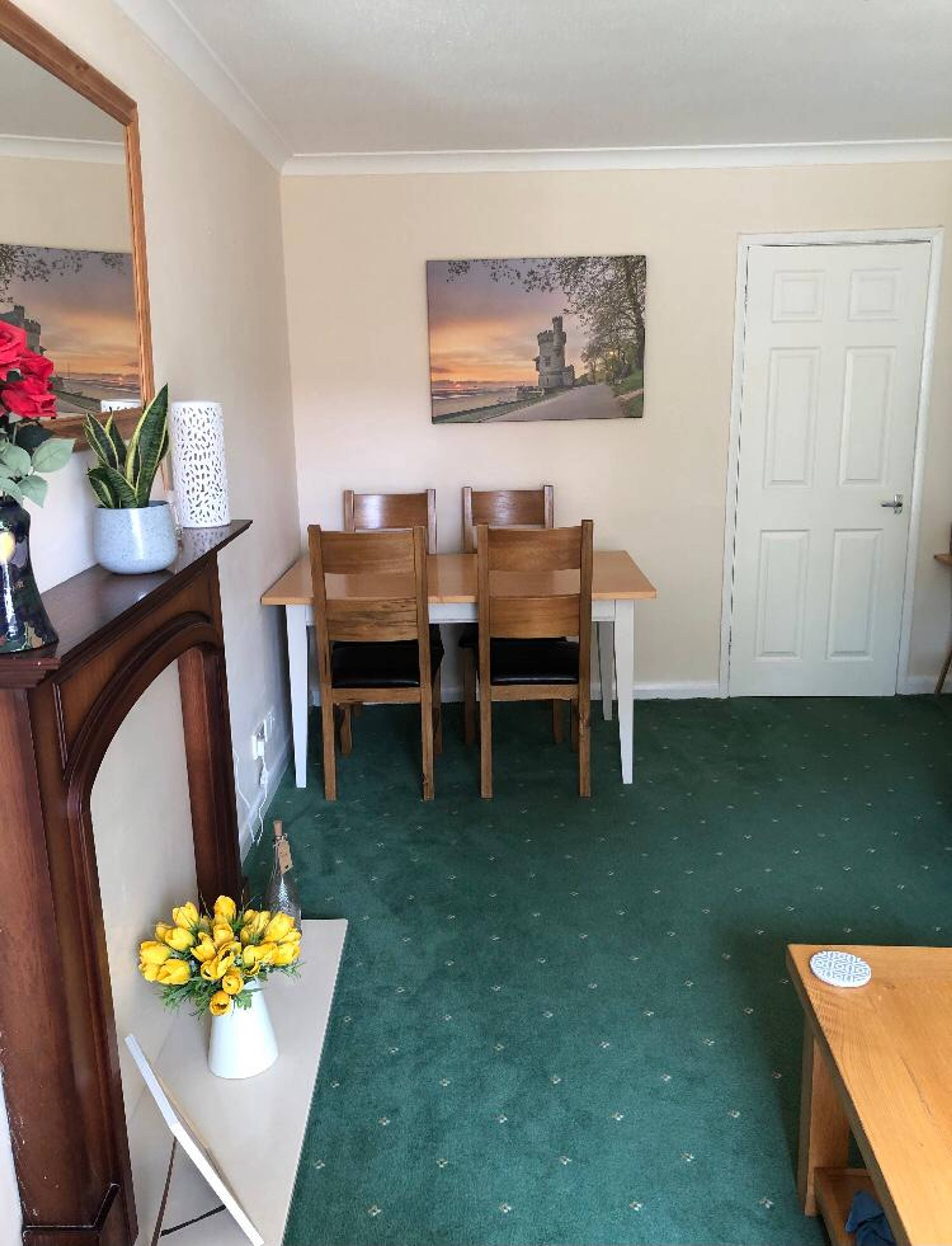 Lounge/Dining Room