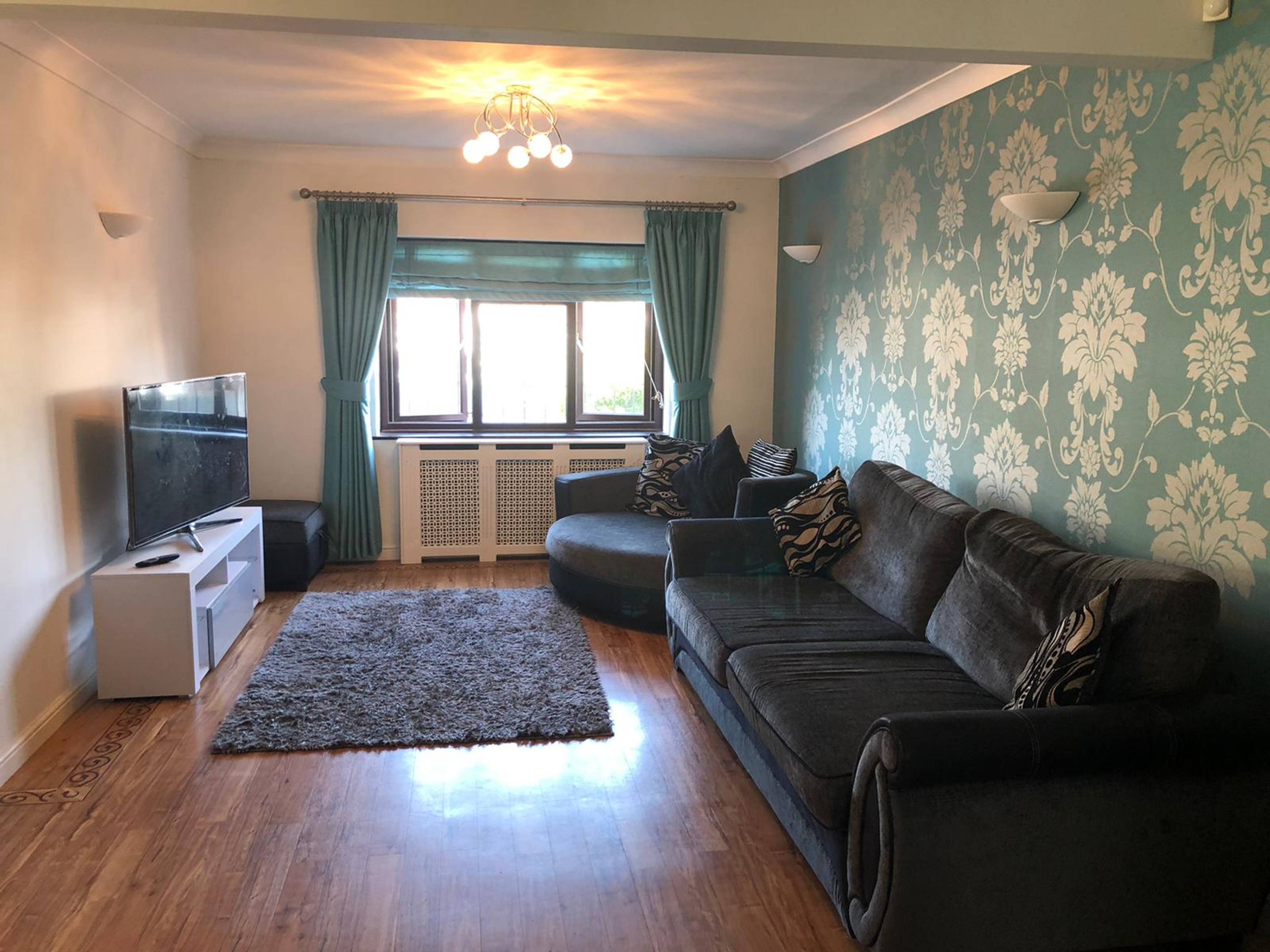Lounge/Dining Room