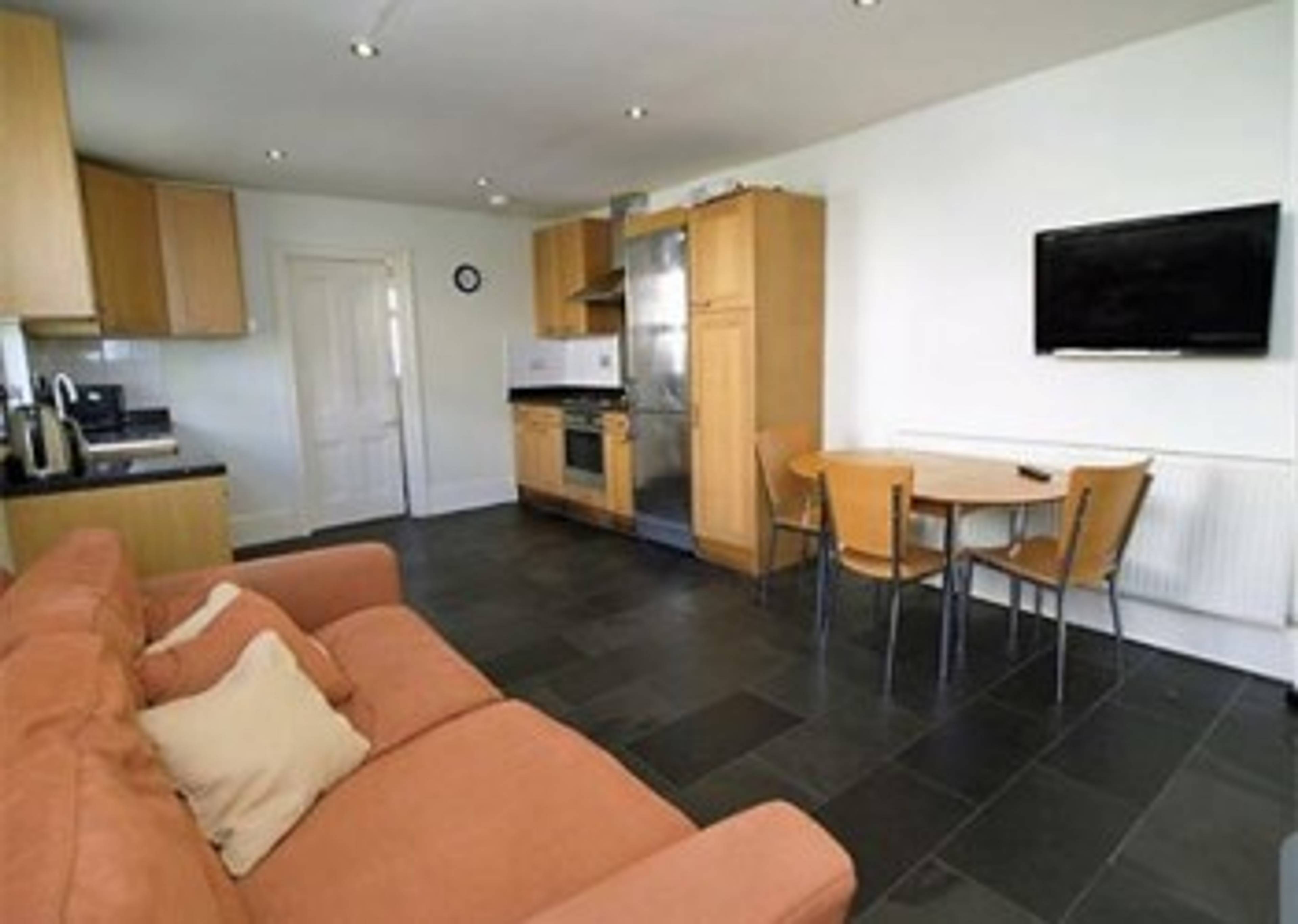 Lounge / Kitchen