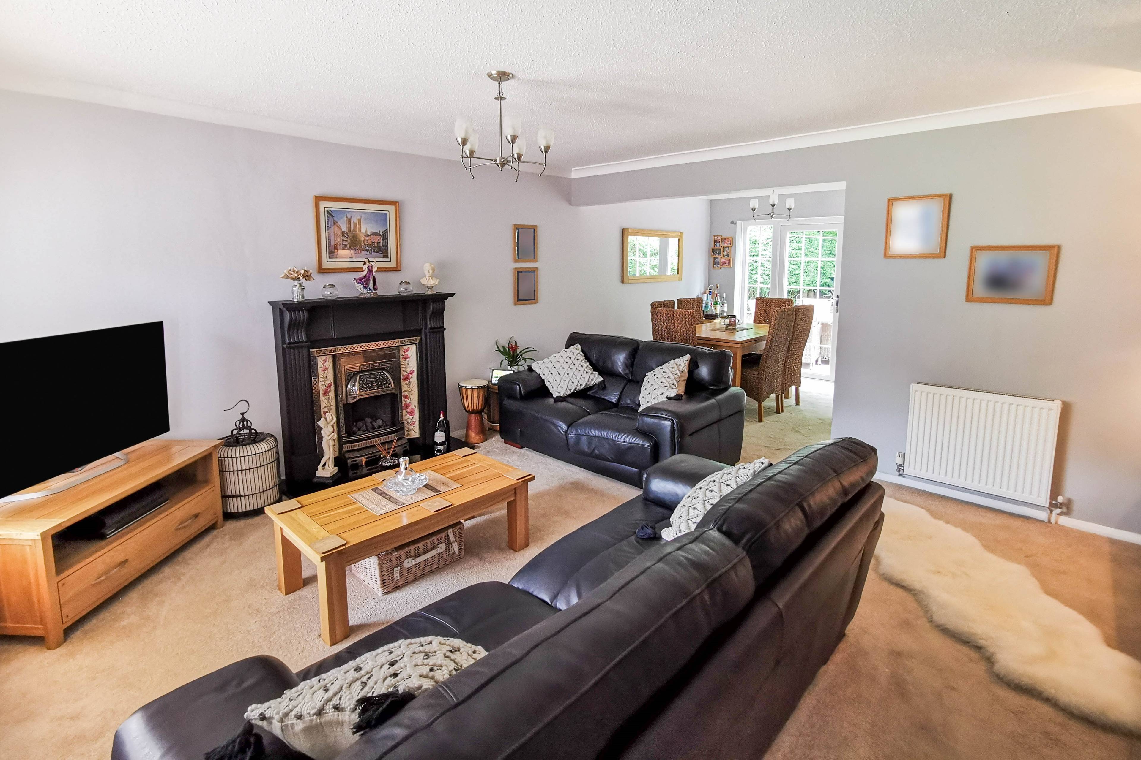 Lounge/Dining Room