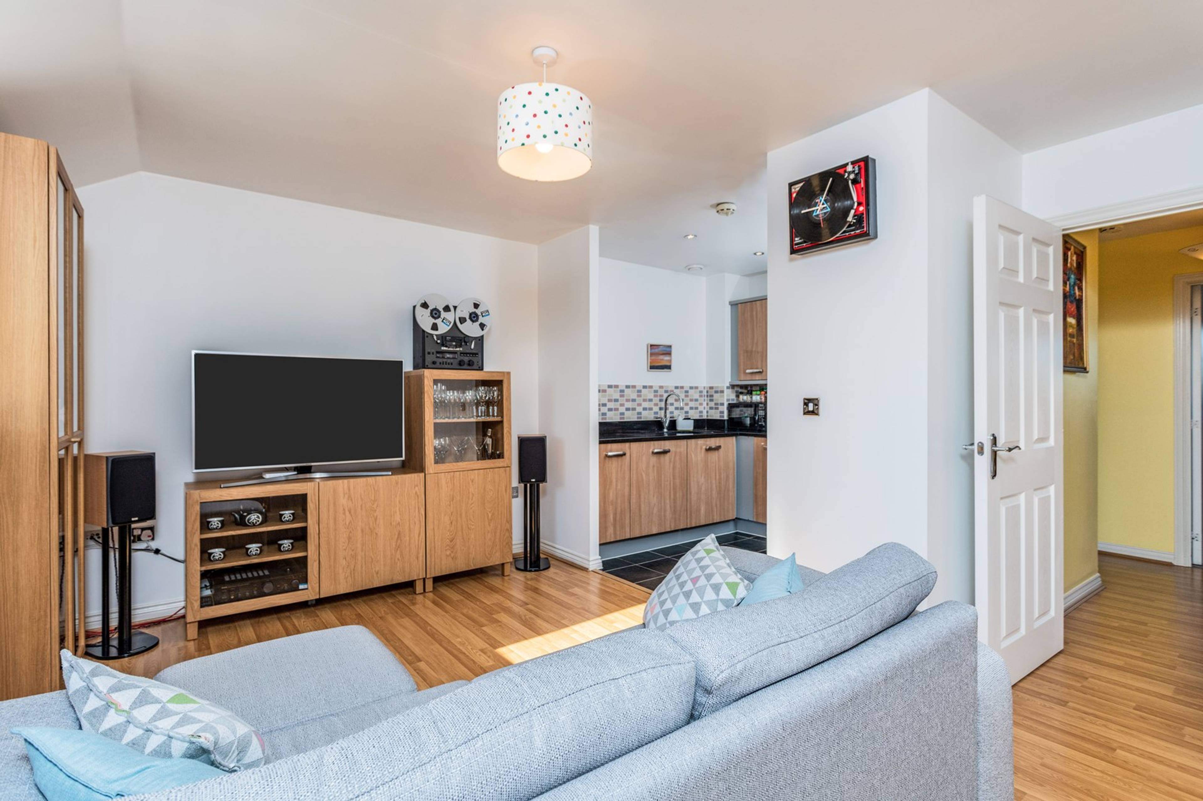 Lounge/Dining Room