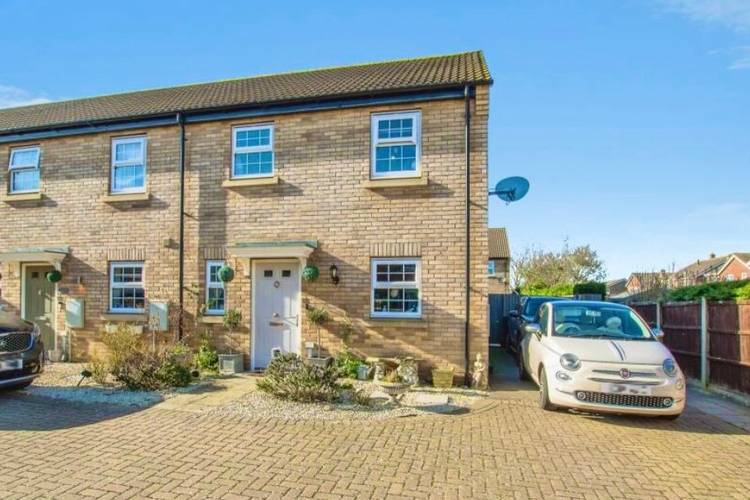3 bedroom end of terrace house