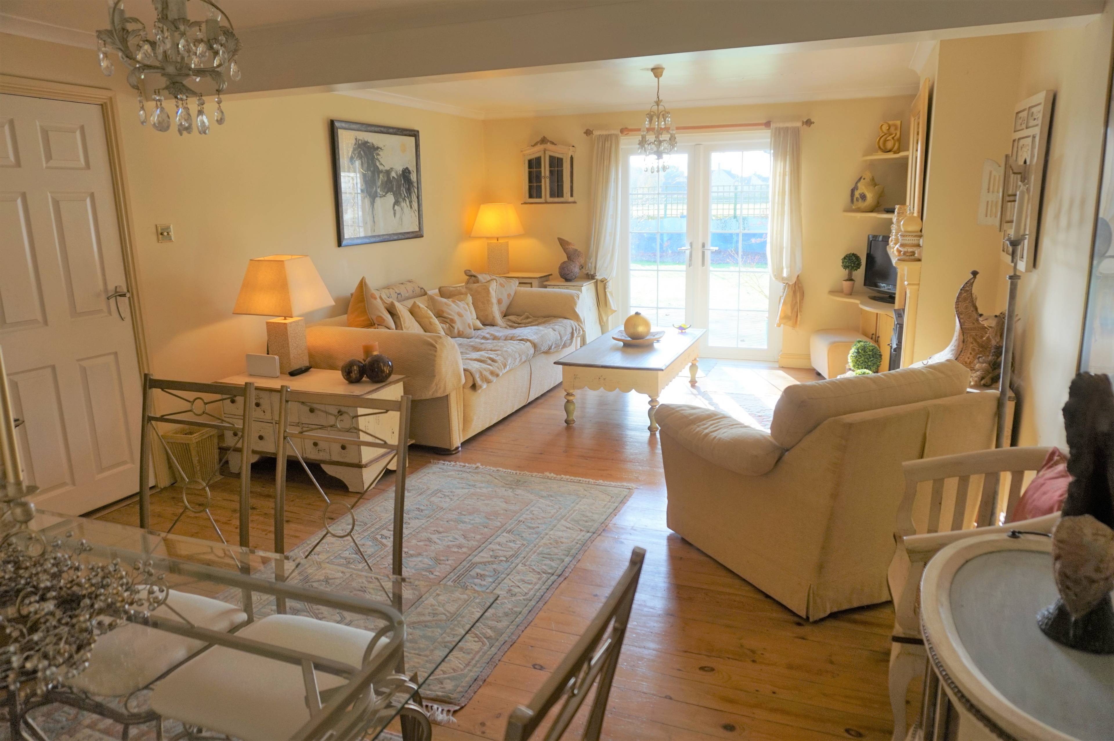 Lounge/Dining Room