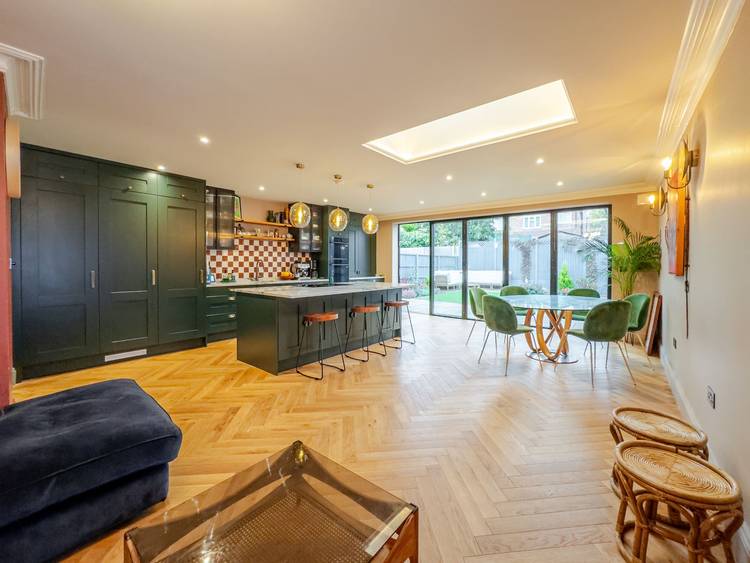 4 bedroom semi-detached house