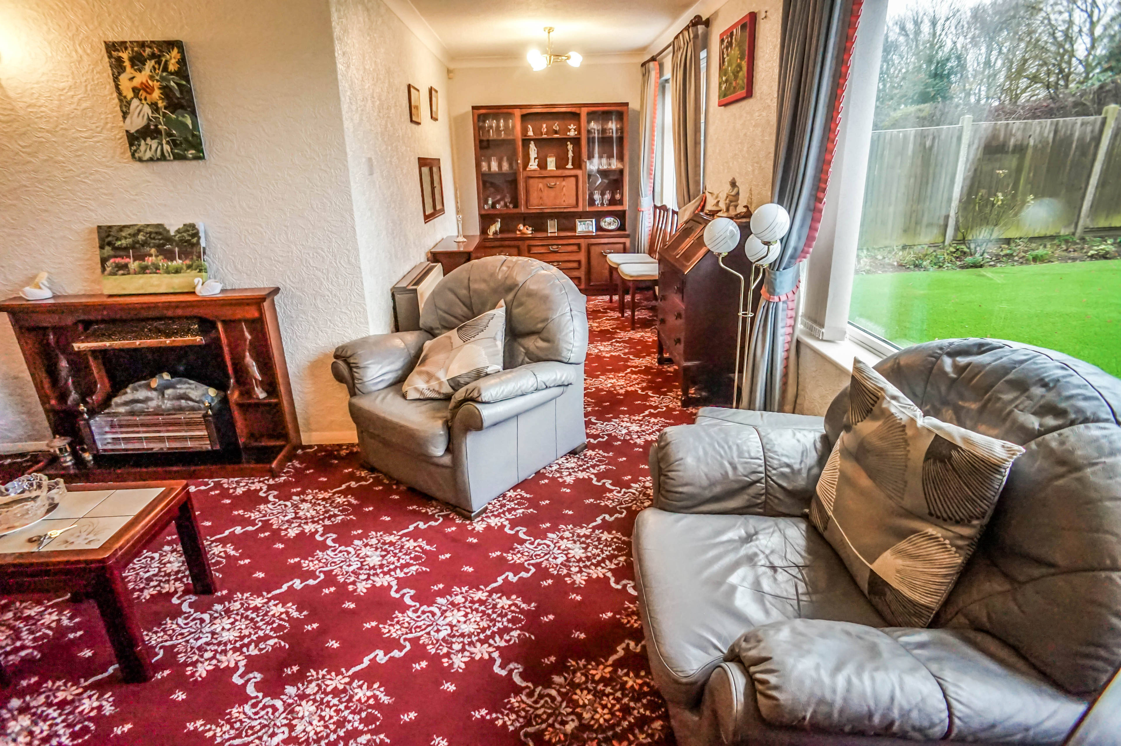 Lounge/Dining Room