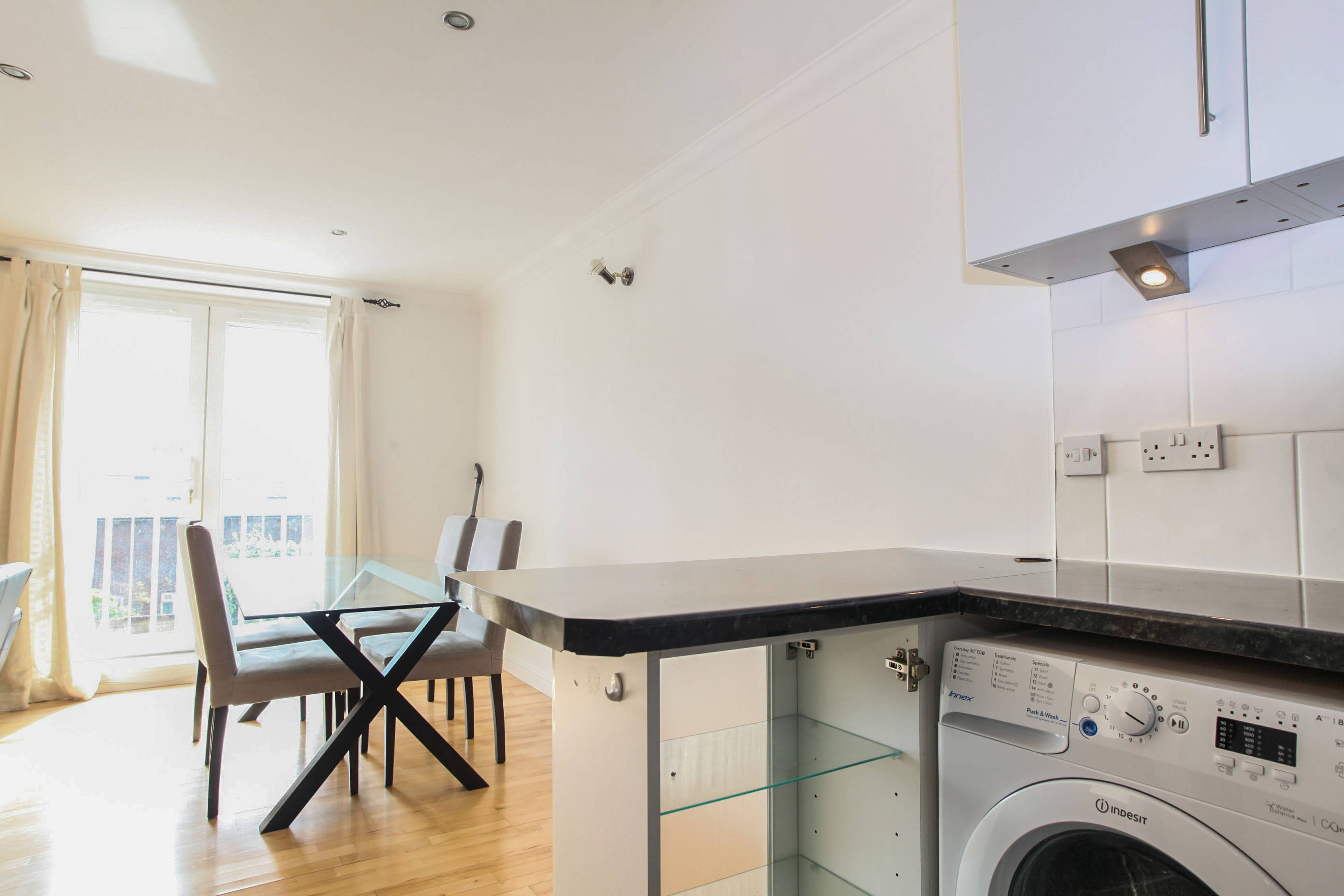 Lounge / Kitchen