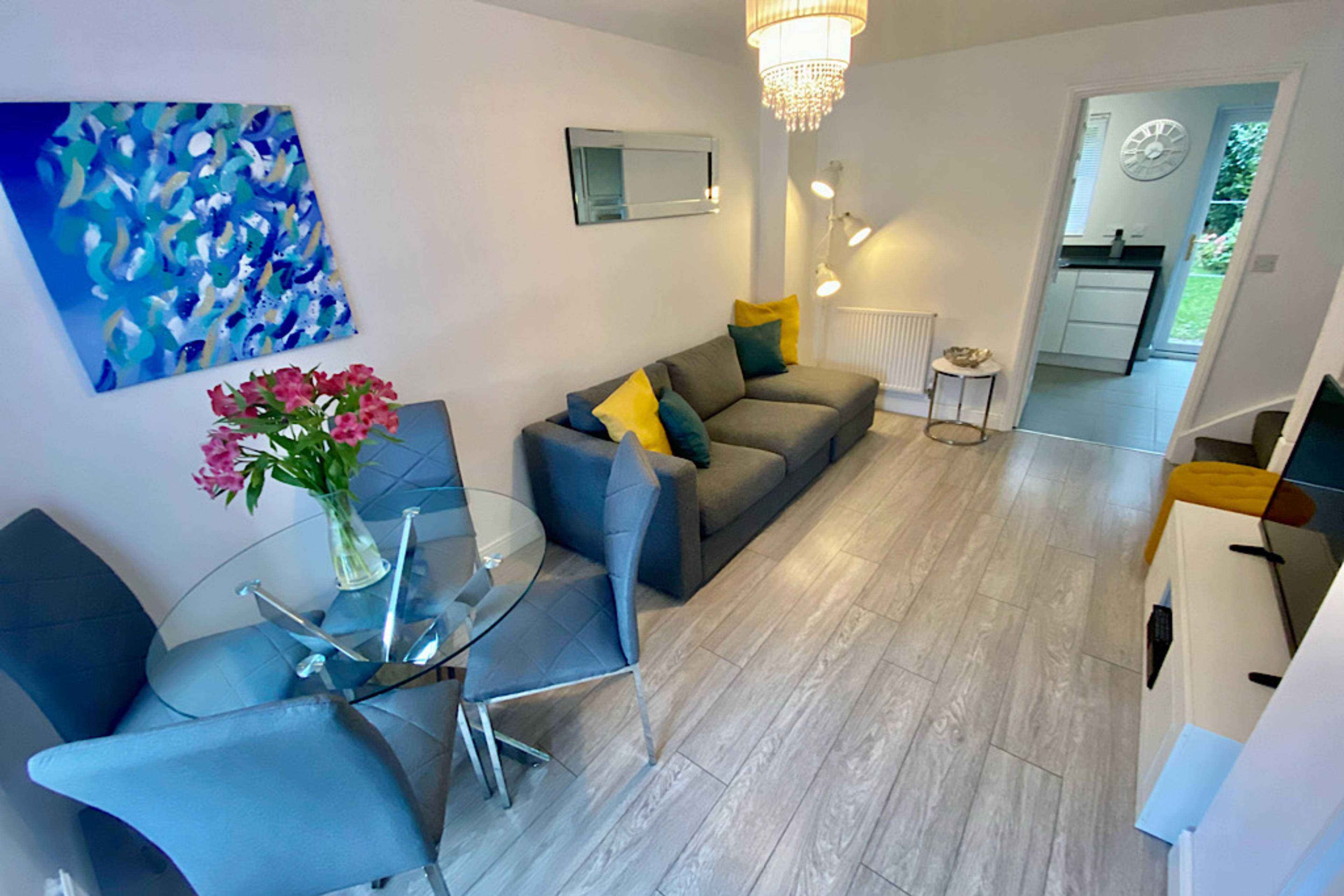 Lounge/Dining Room