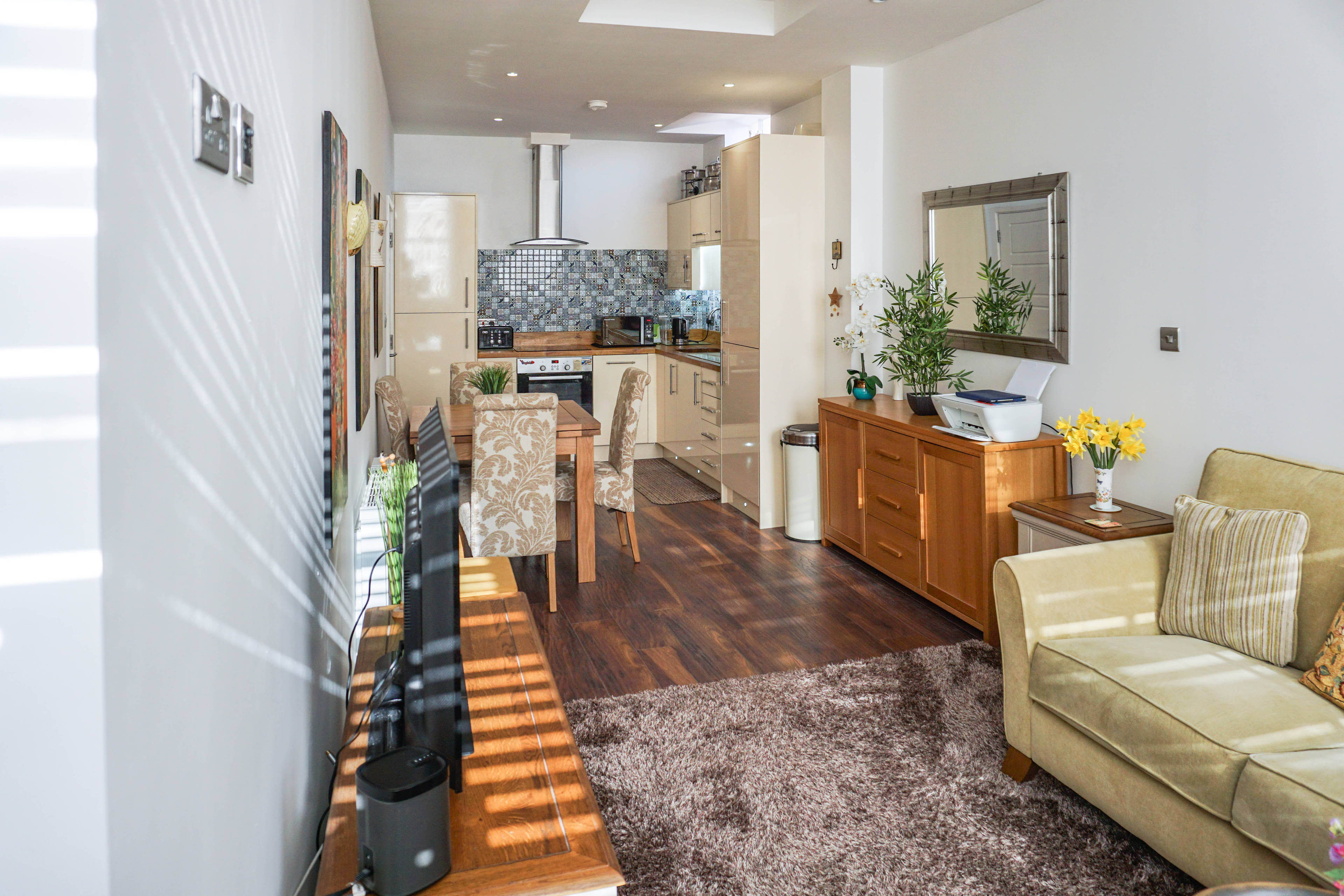 Lounge/Dining Room