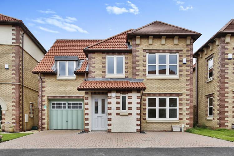 4 bedroom detached house