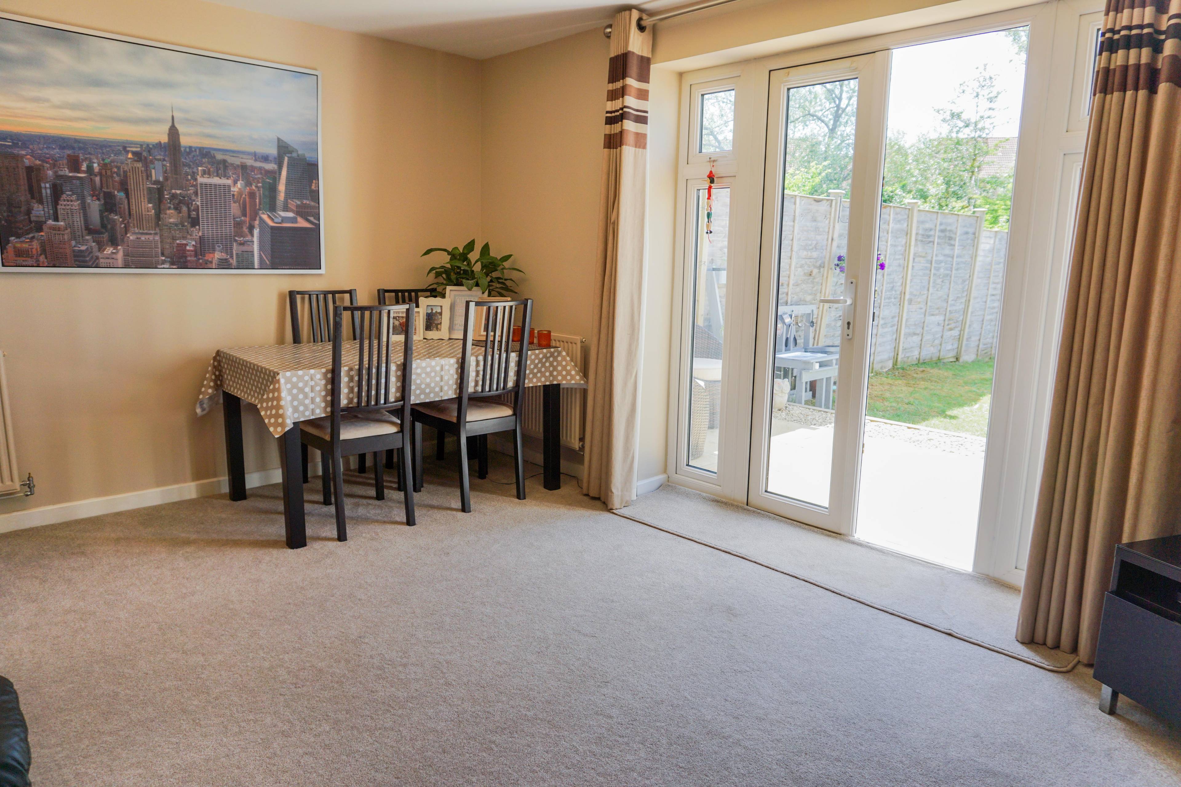 Lounge/Dining Room