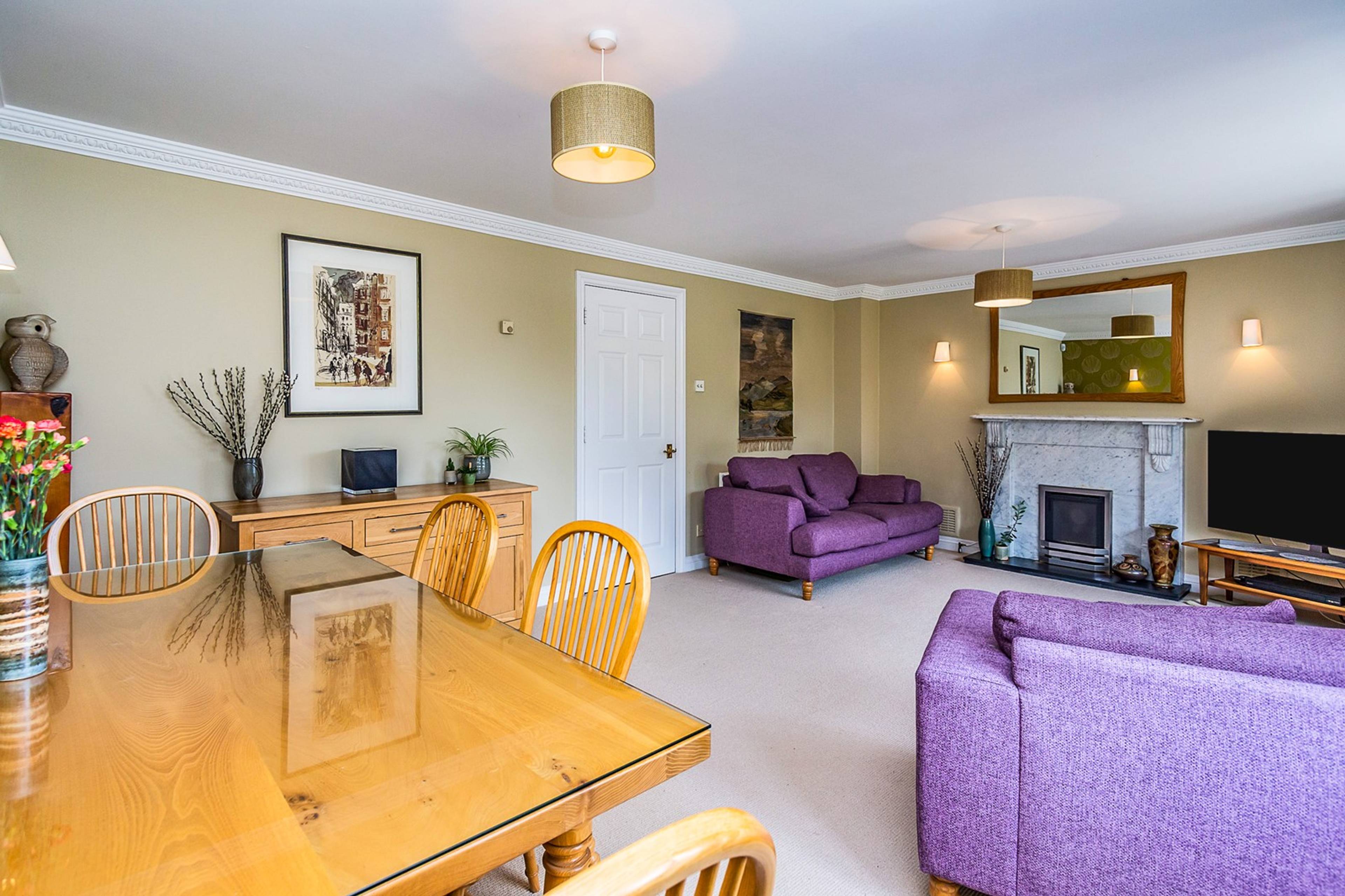 Lounge/Dining Room
