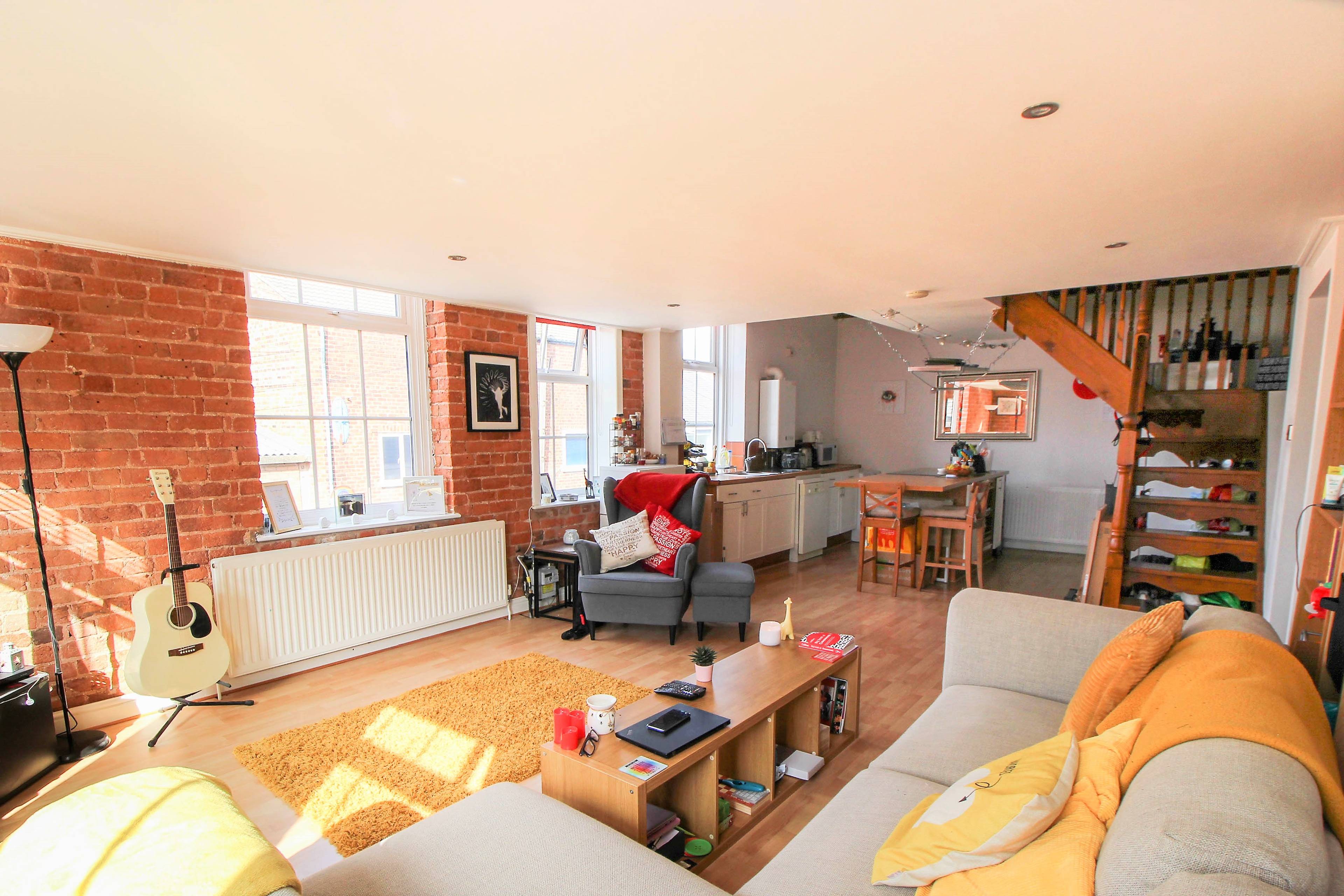Lounge / Kitchen