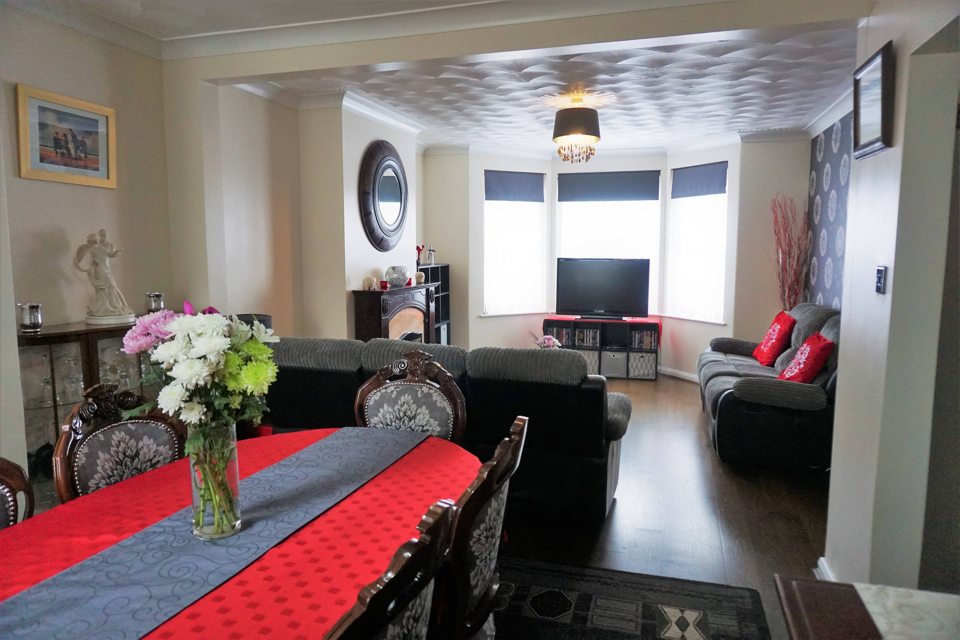 Lounge/Dining Room