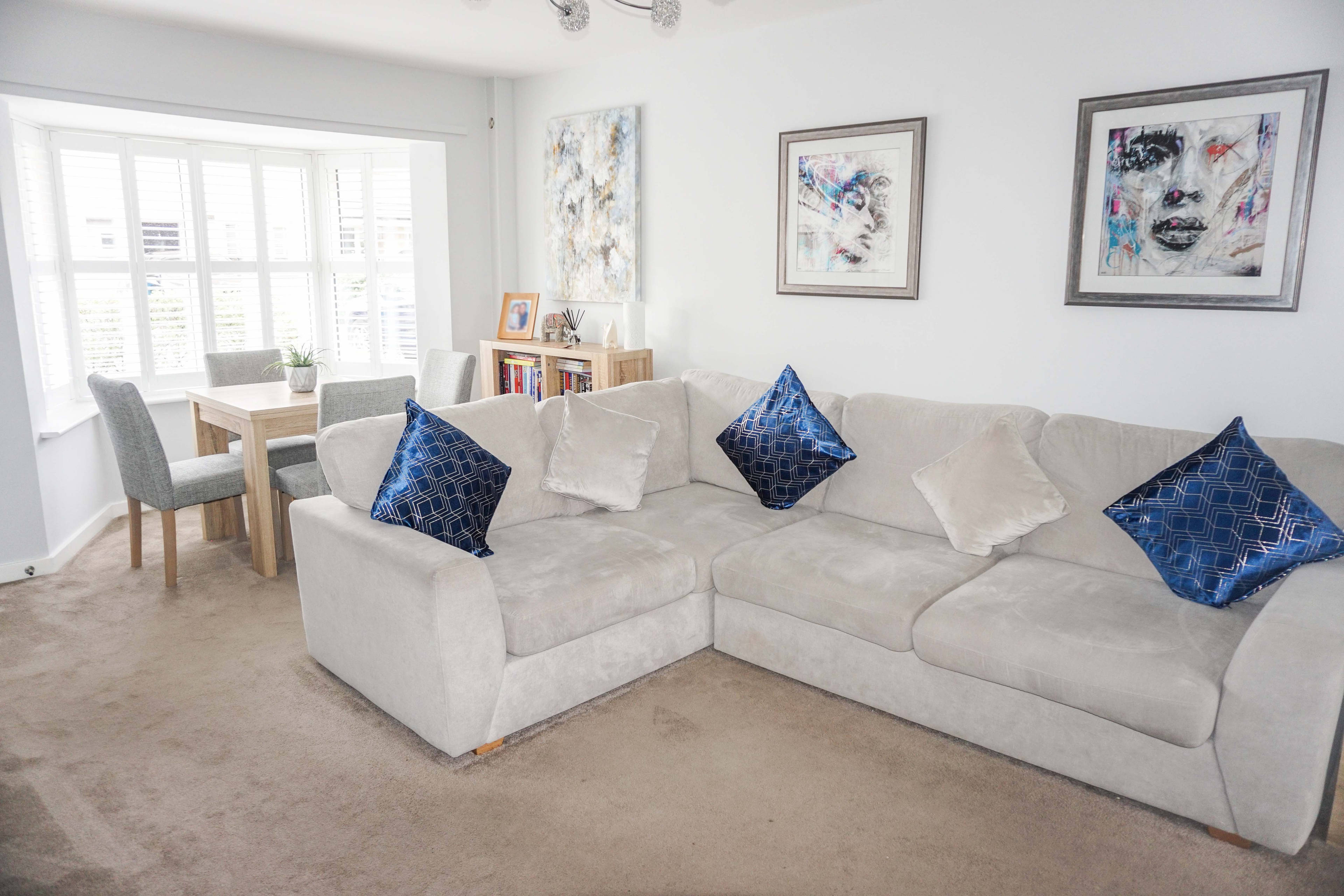 Lounge/Dining Room