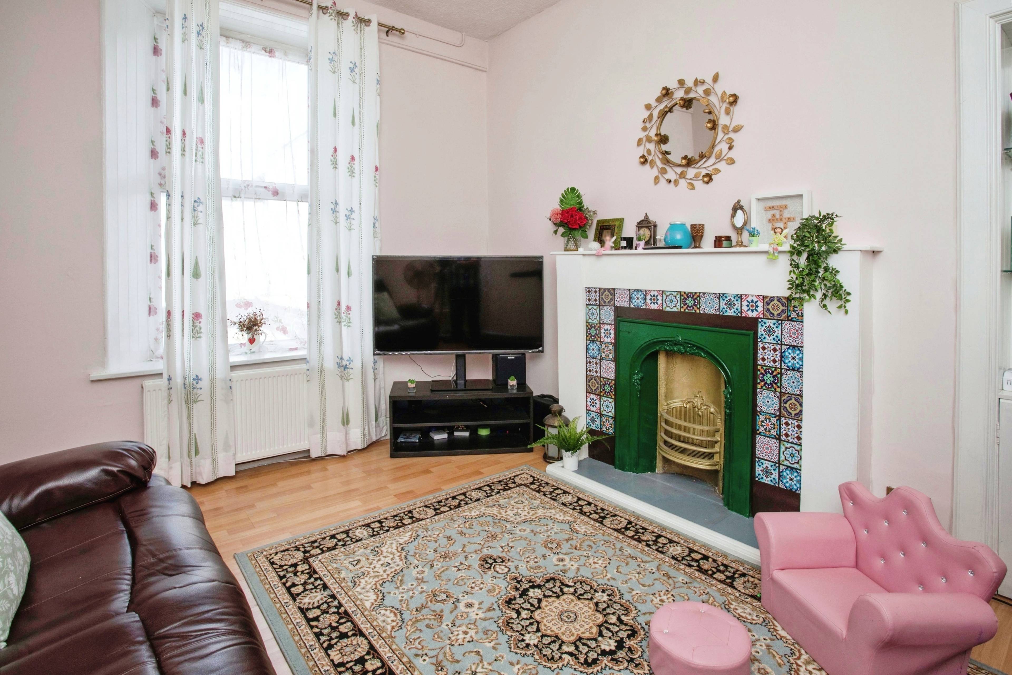 Living Room/Bedroom