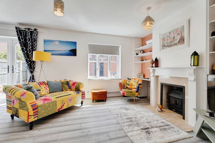 2 bedroom end of terrace house