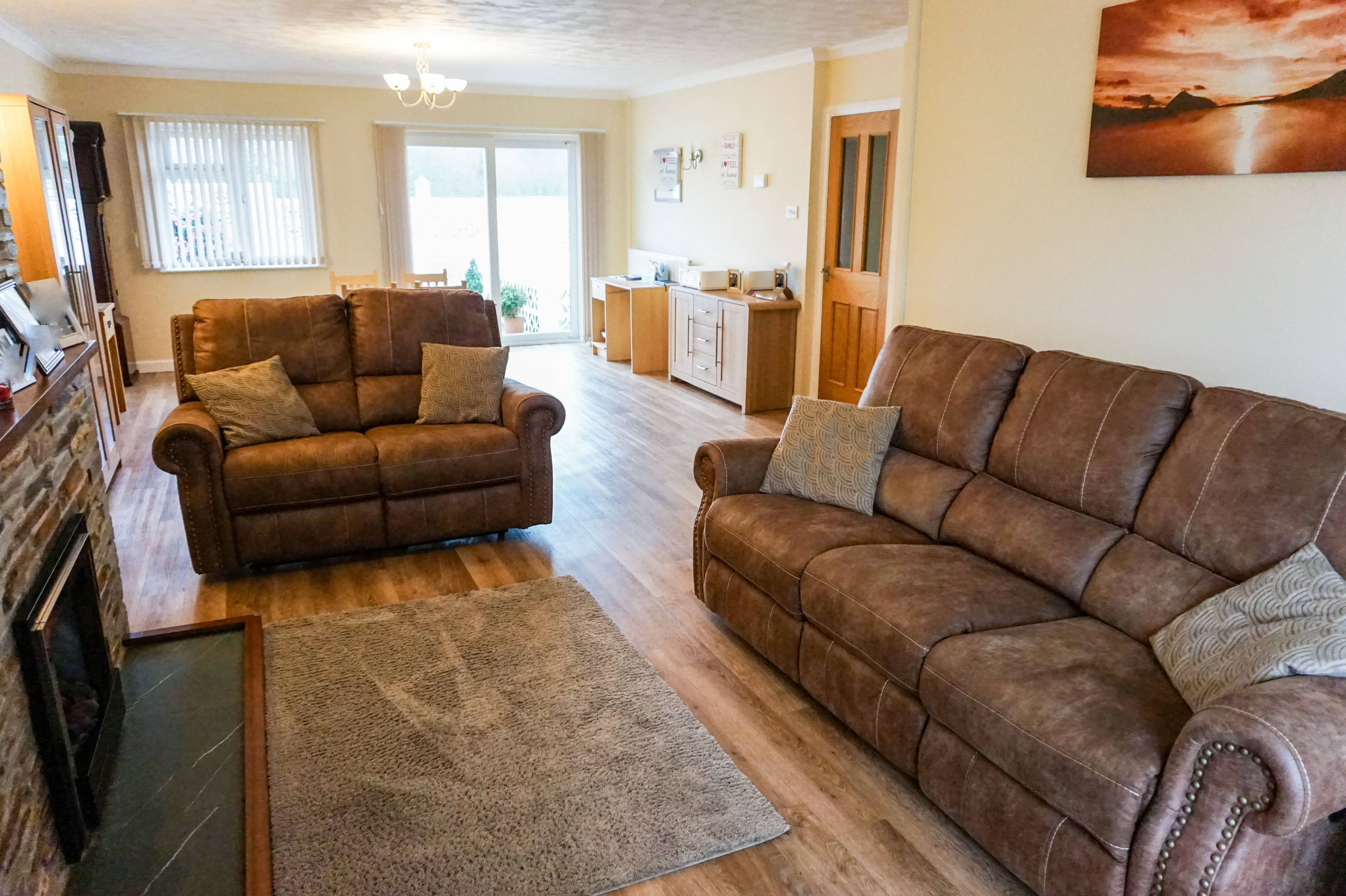 Lounge/Dining Room