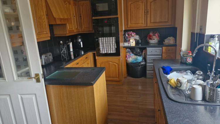 3 bedroom end of terrace house