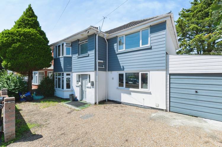 6 bedroom detached house