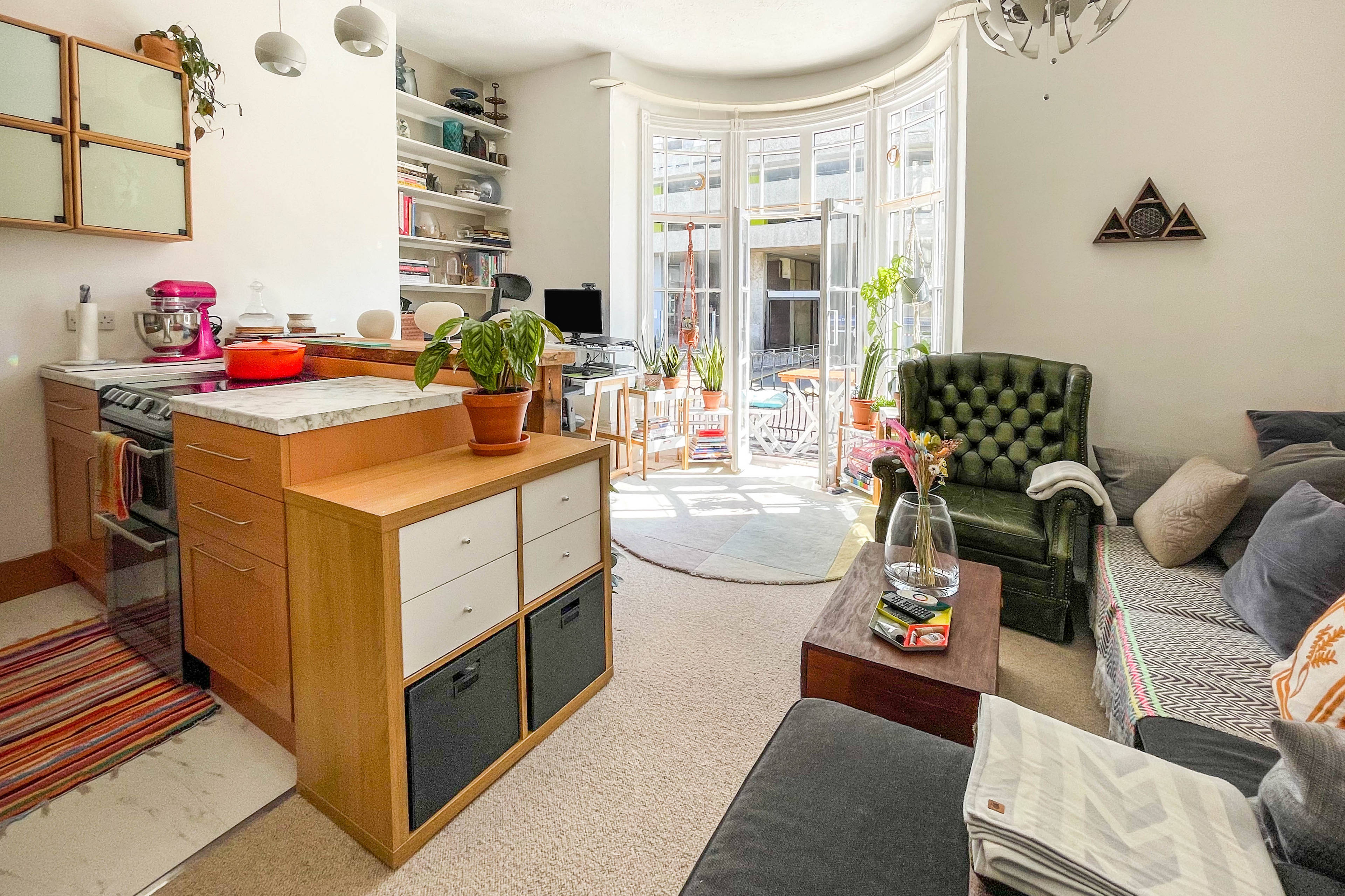 Lounge / Kitchen