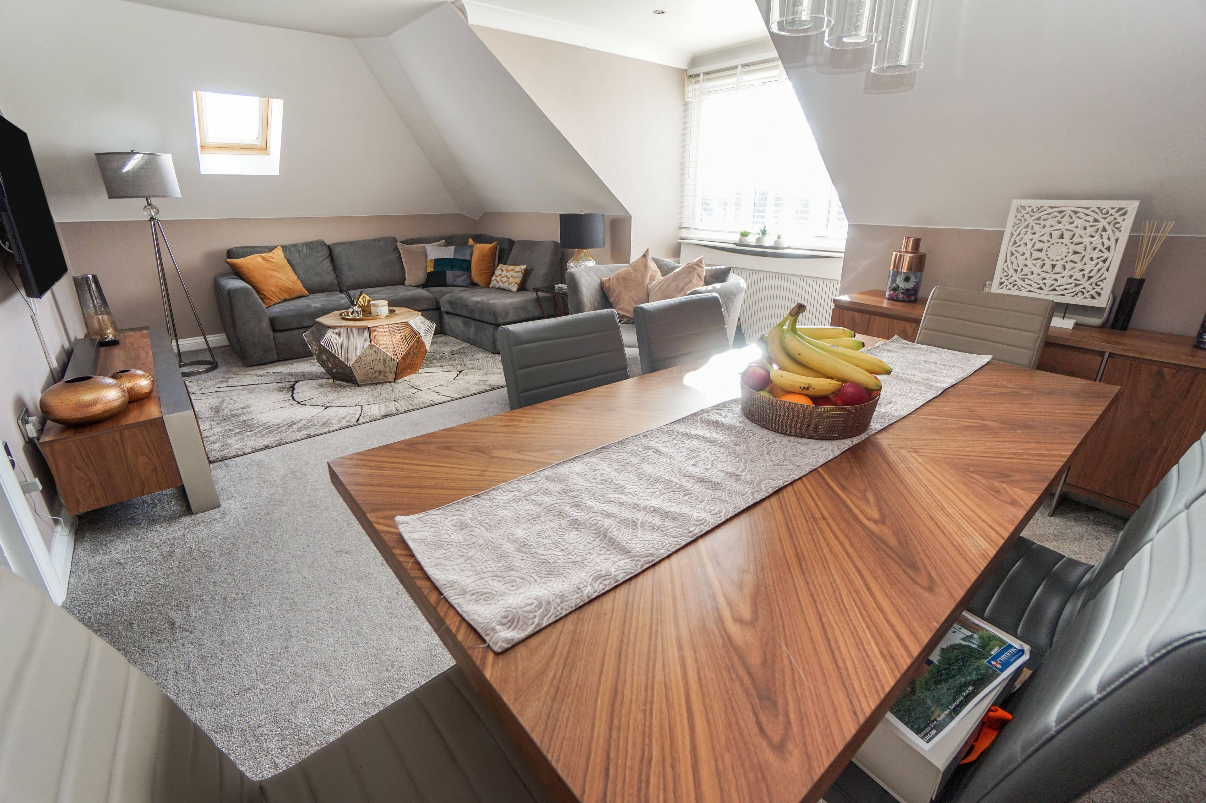 Lounge/Dining Room