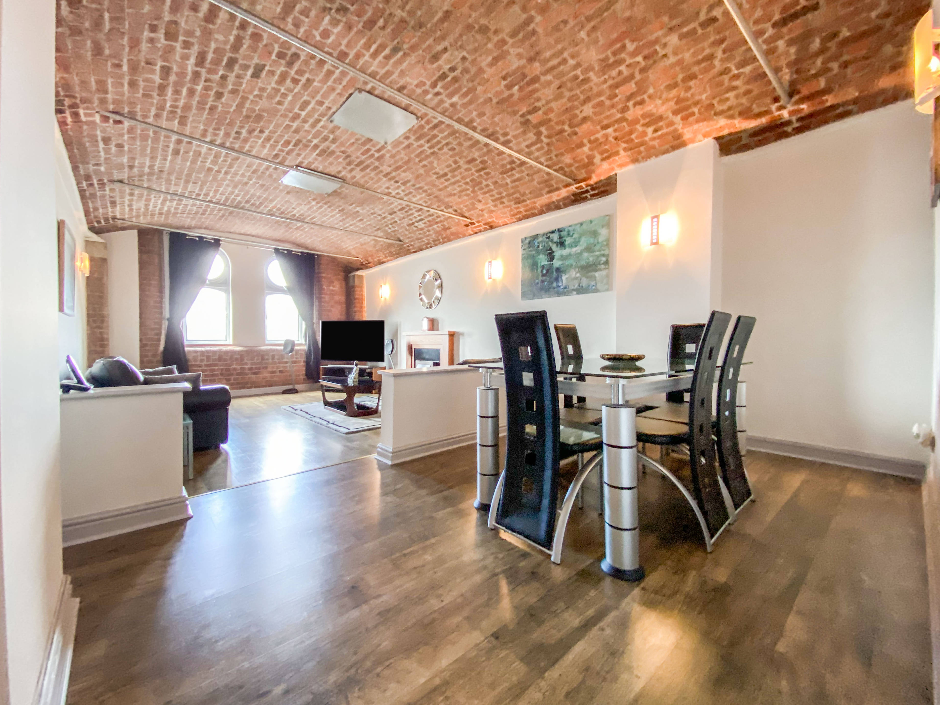 Lounge/Dining Room