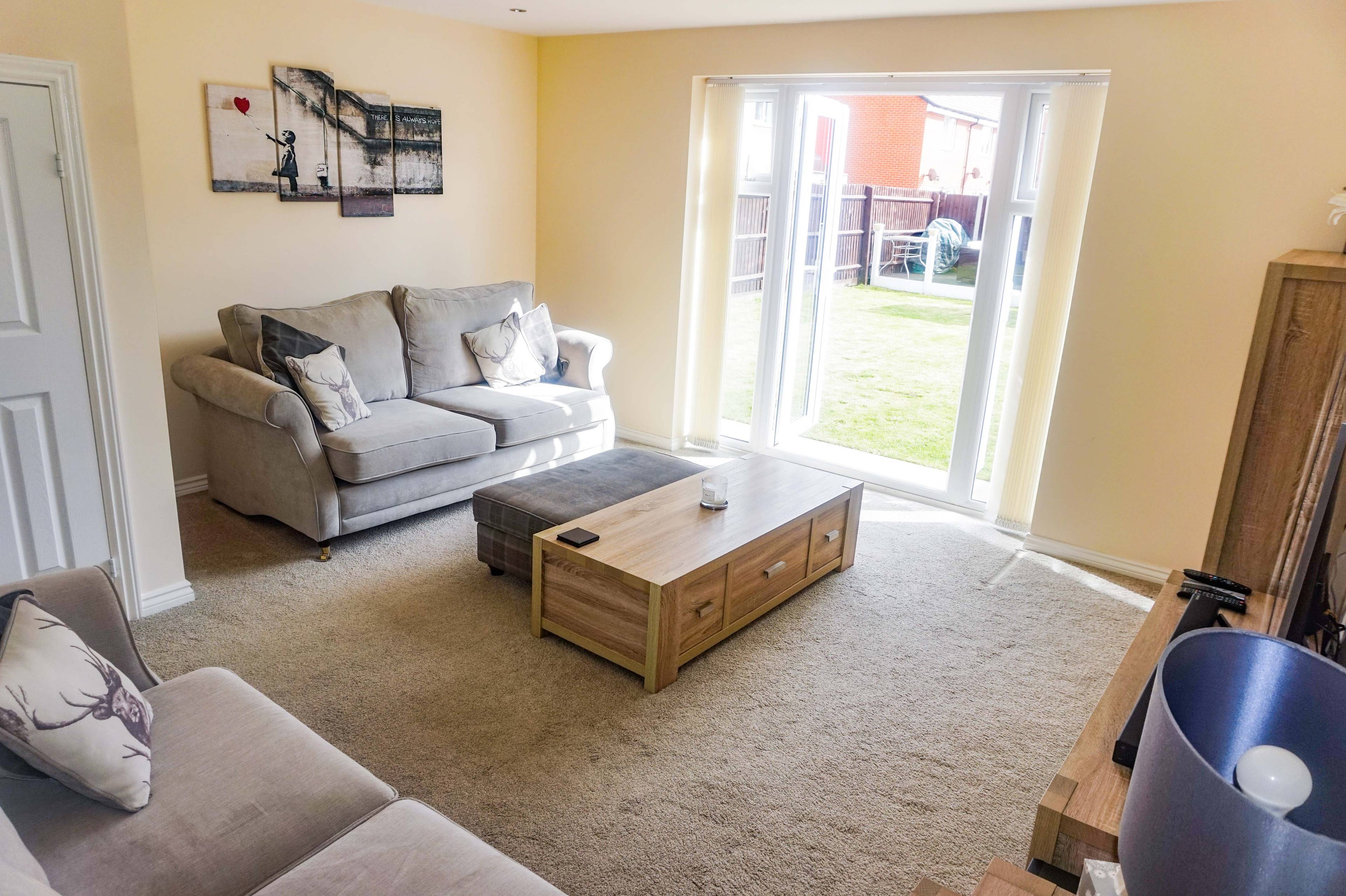 Lounge/Dining Room